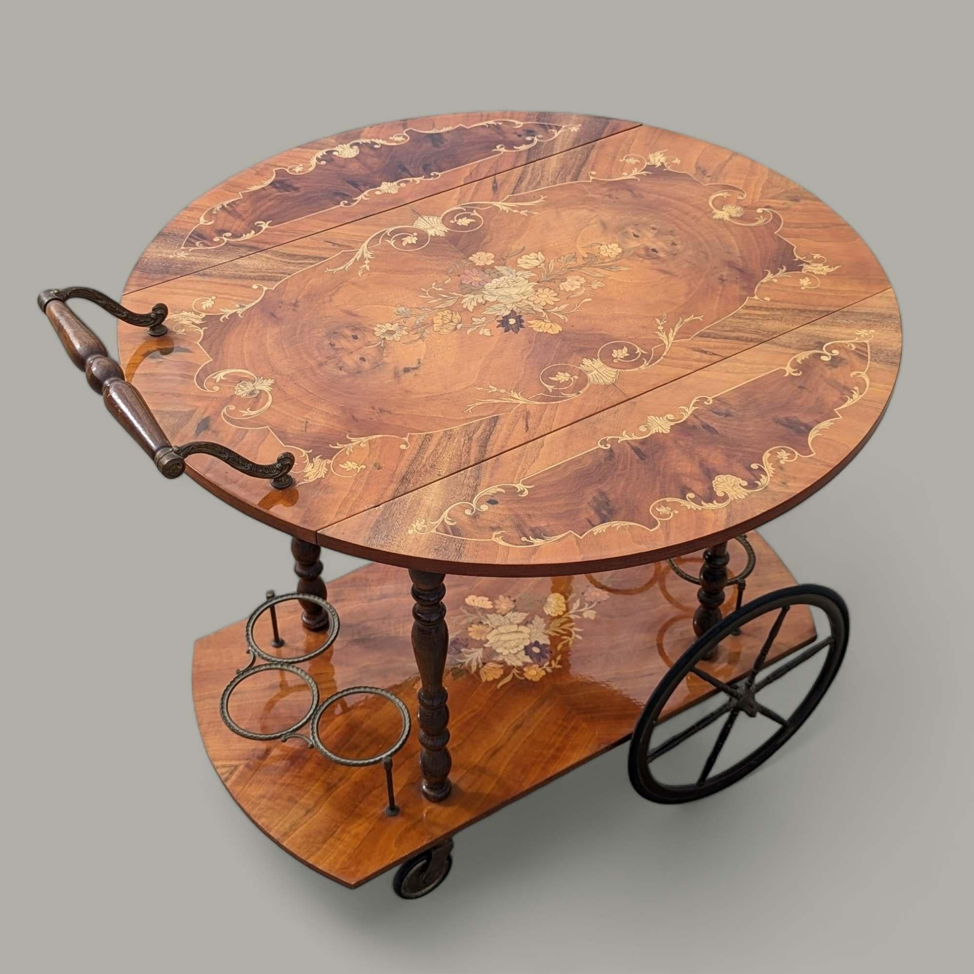 Carro de bar italiano vintage con incrustaciones de madera y motivos florales siglo XX en venta