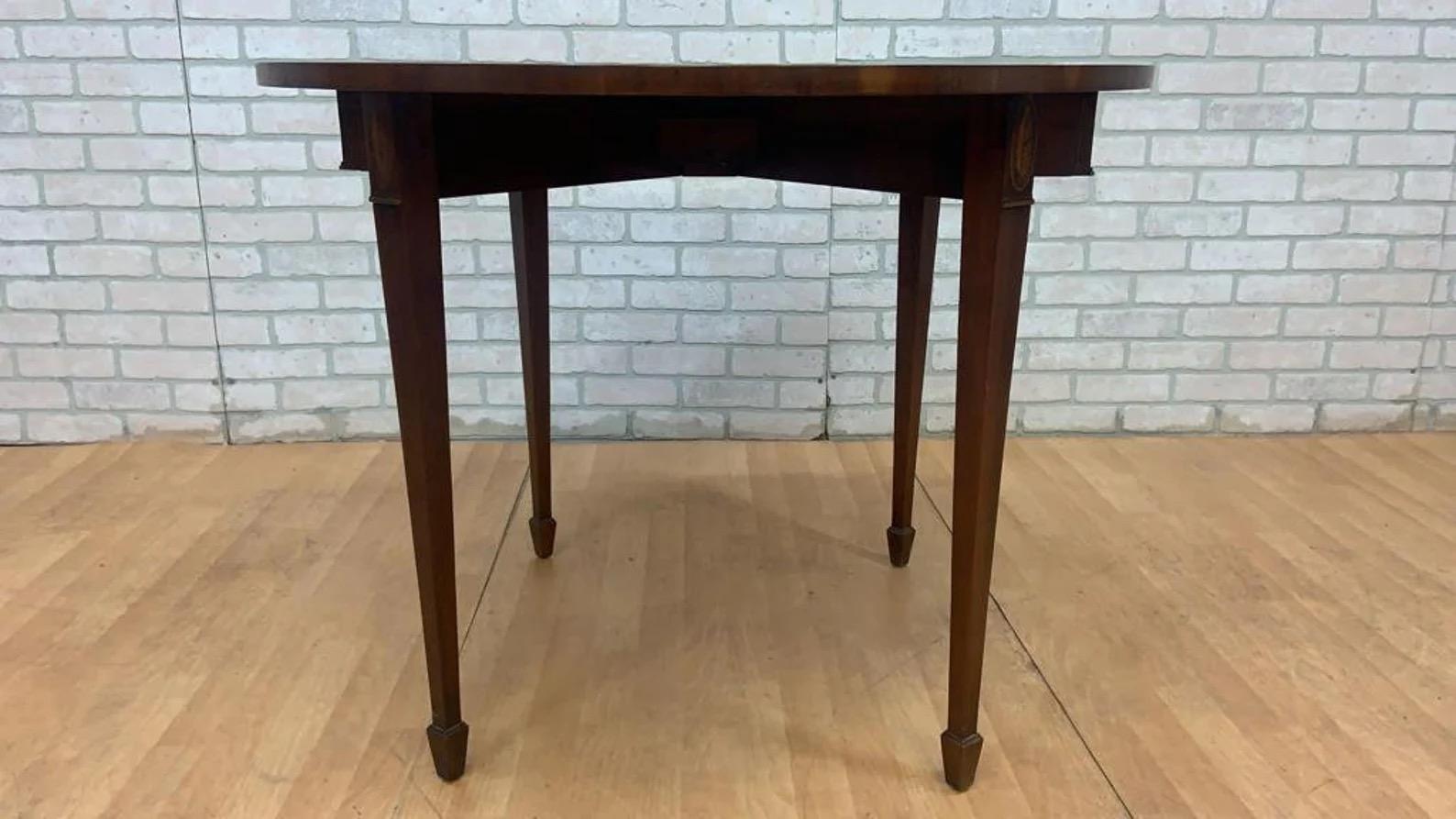 Vintage Inlay Flame Mahagoni Tisch mit klappbarer Demi Lune Konsole im Zustand „Gut“ im Angebot in Chicago, IL