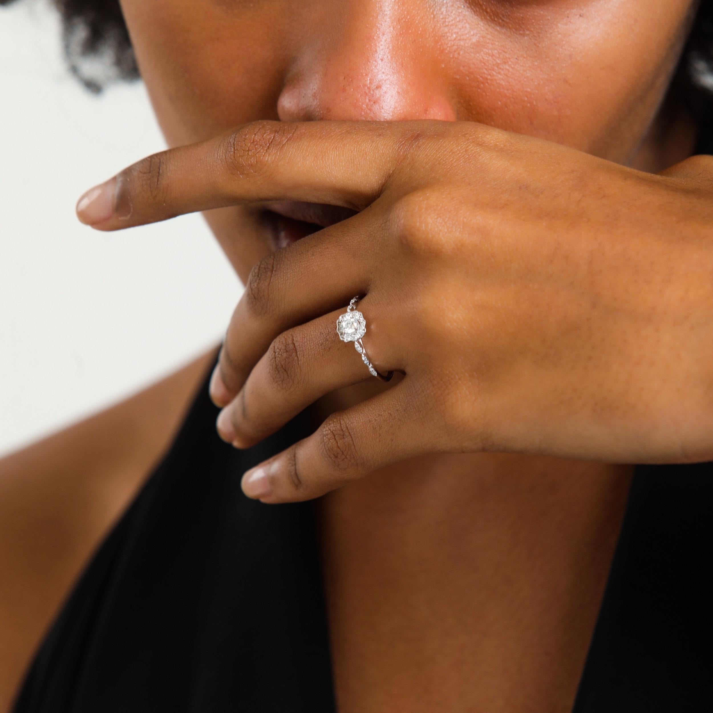 Moderno Anello di fidanzamento con diamante da 0,34 carati di ispirazione vintage in vendita