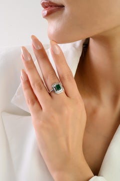 Bague Halo 1.06Ct Emeraude & Diamant Baguette en or blanc 14K d'inspiration Vintage