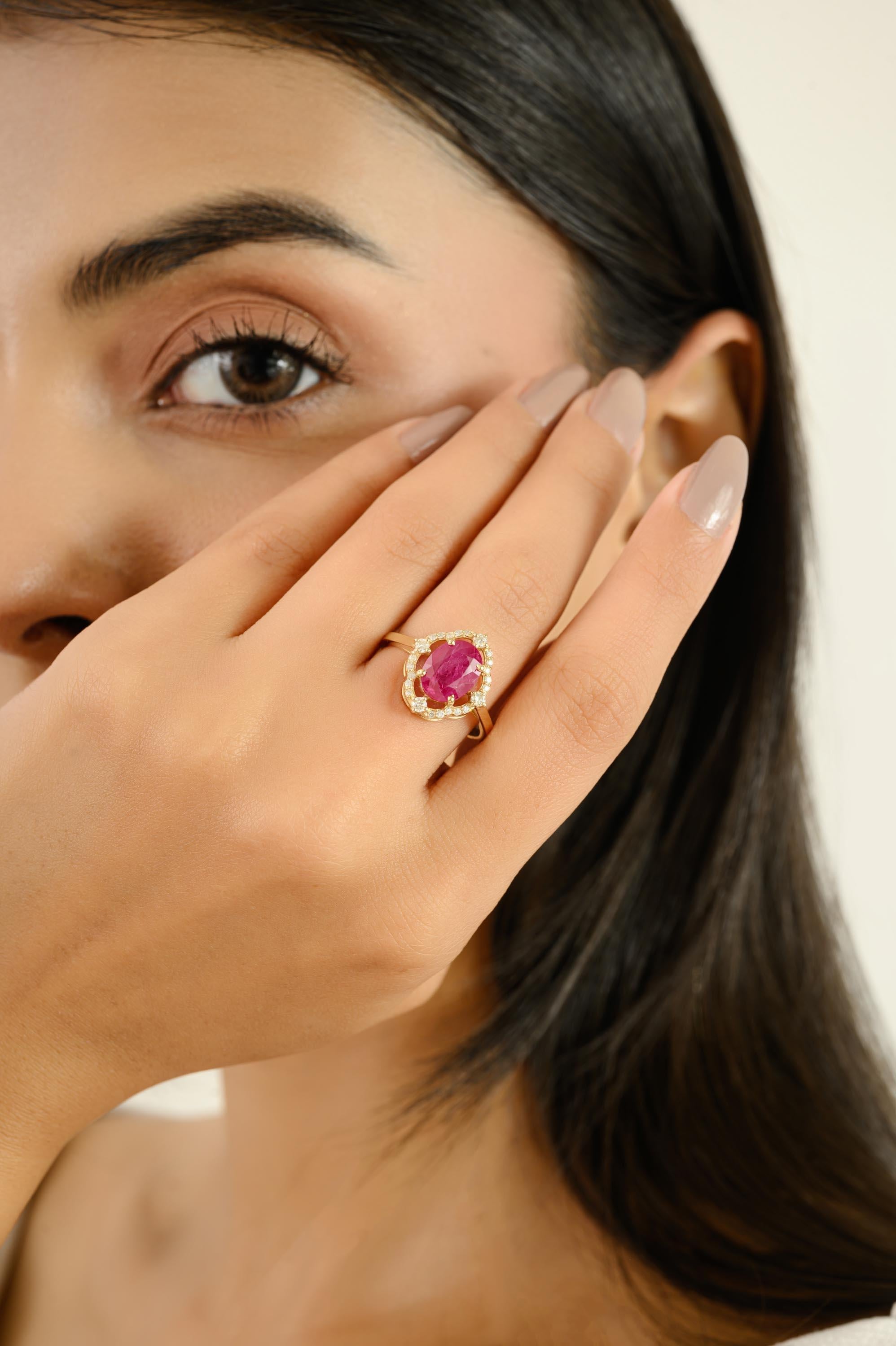 En vente :  Bague Halo en or jaune 14k serti de rubis et de diamants pour femme, d'inspiration vintage 4