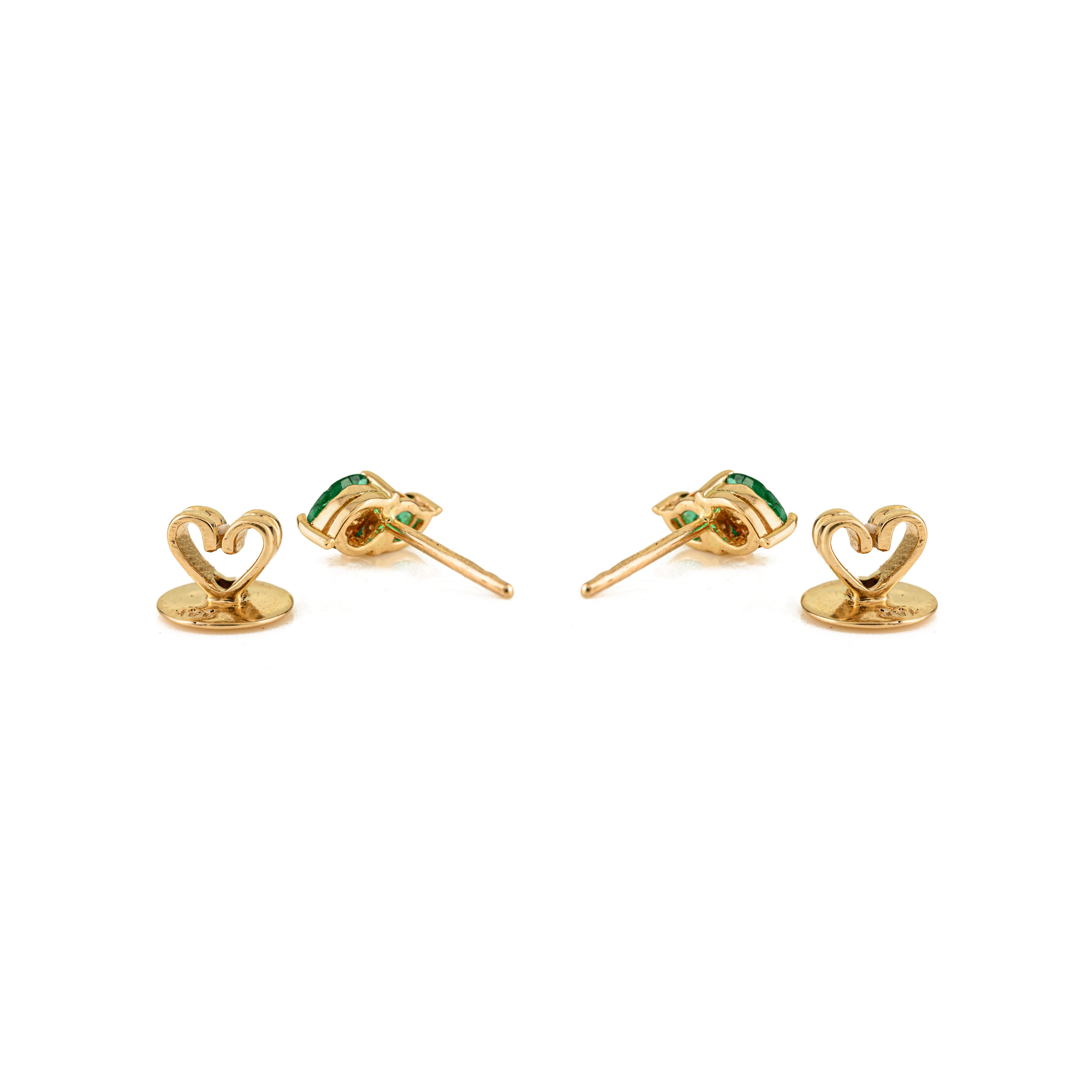 Vintage-inspirierte 14K Gelbgold-Ohrstecker mit natürlichem Smaragd und Diamant im Angebot 1