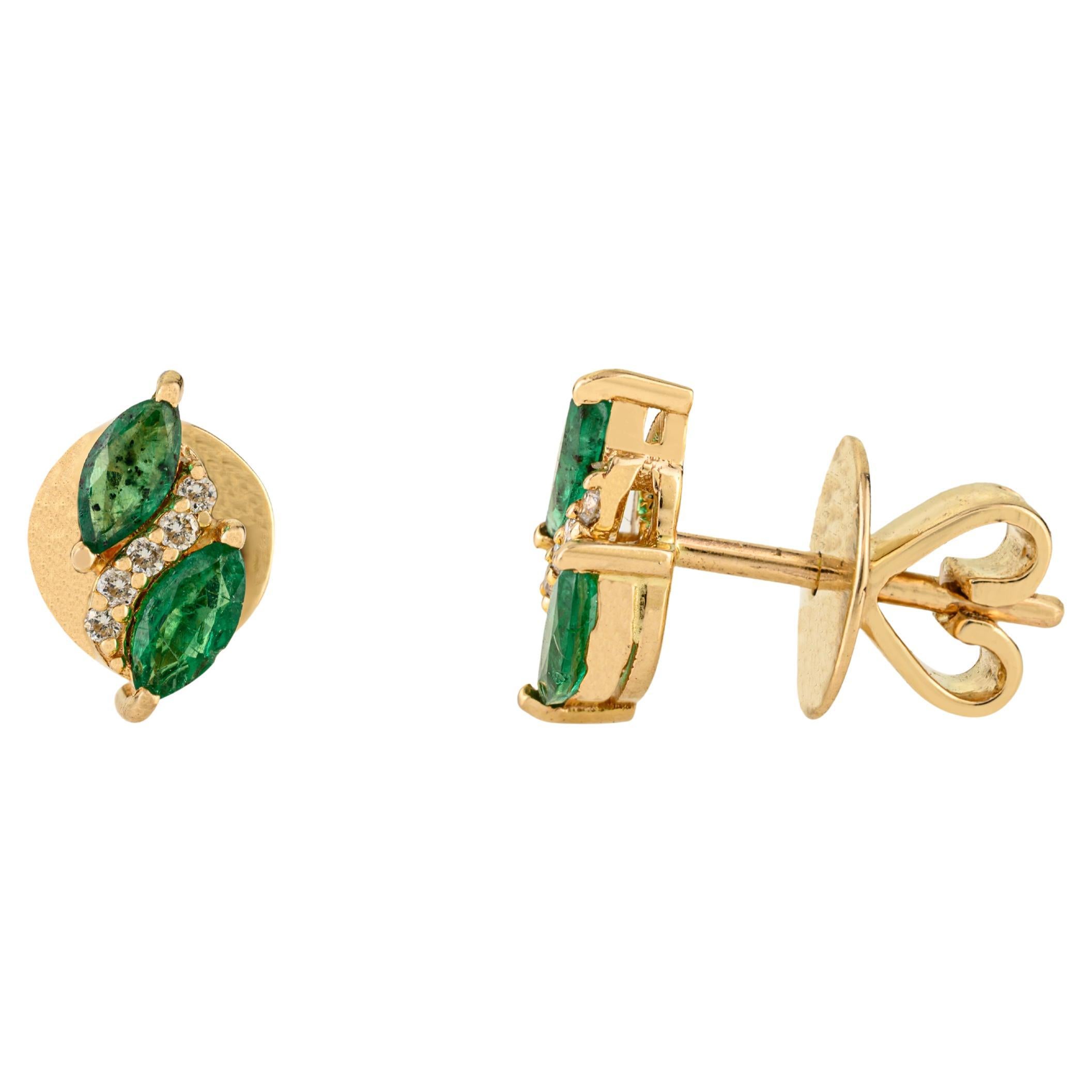 Boucles d'oreilles en or jaune 14K d'inspiration vintage avec émeraude naturelle et diamant