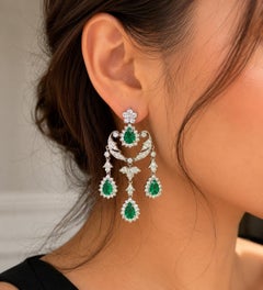 Pendientes colgantes de inspiración vintage, de oro de 18 quilates, con esmeralda de 5,93 quilates en talla pera y diamantes