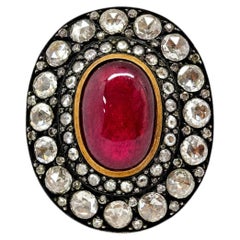 Anillo de cóctel de inspiración vintage, de oro de 18 quilates, con un rubí africano de 9,02 quilates y diamantes
