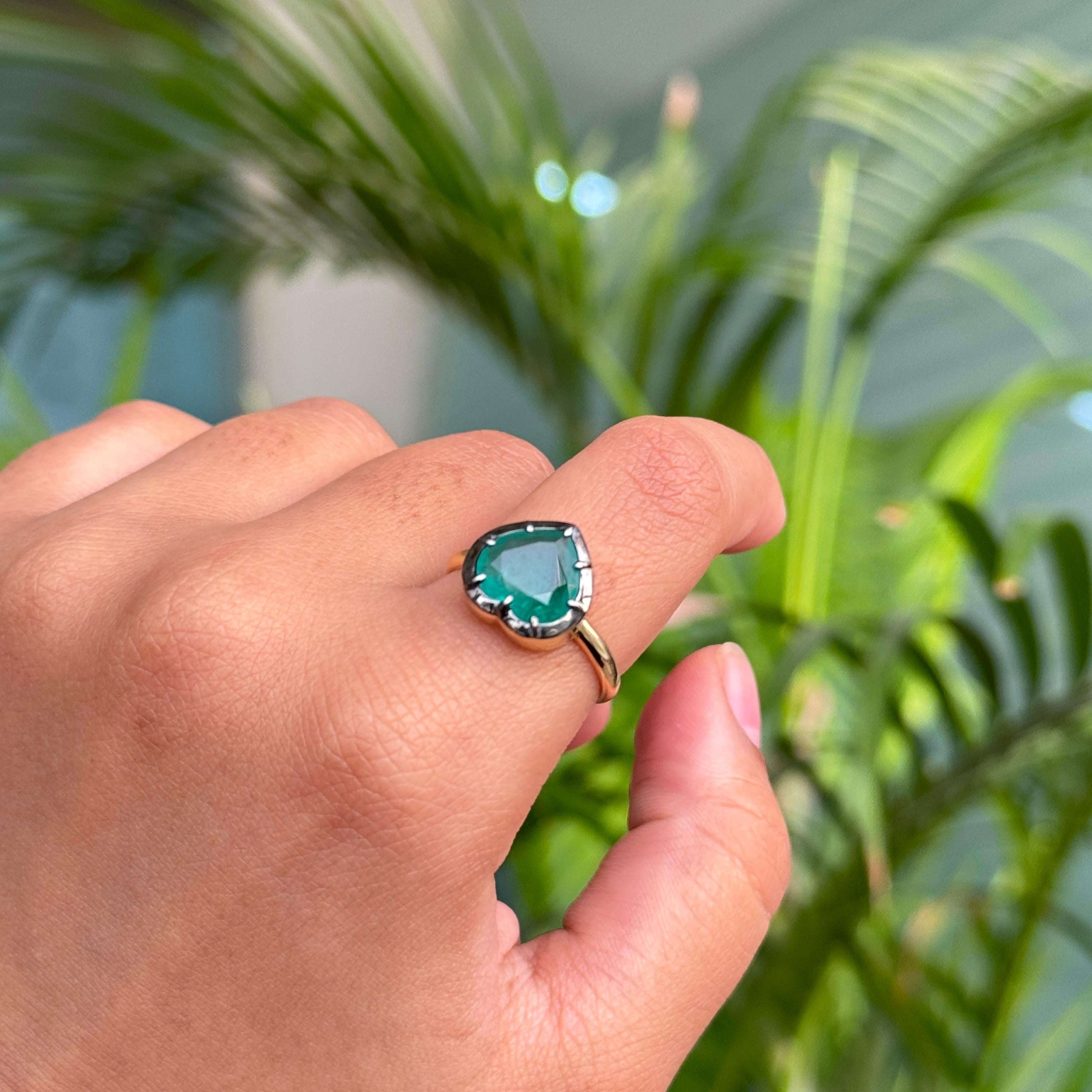 Im Angebot: Vintage-inspirierte 18K Gelbgold 2.37Ct Herz-förmigen Smaragd Solitär Ring Geschenk () 13