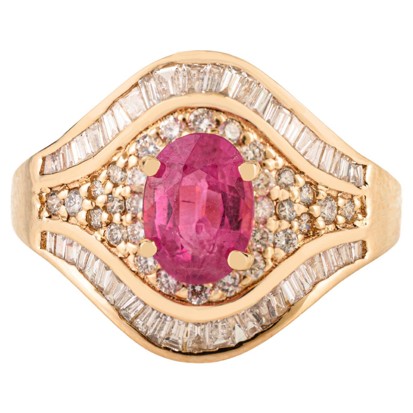 Bague de cocktail en or jaune 14 carats, inspirée du style vintage, avec un rubis de 1 carat et un diamant de 1,18 carat en forme de halo