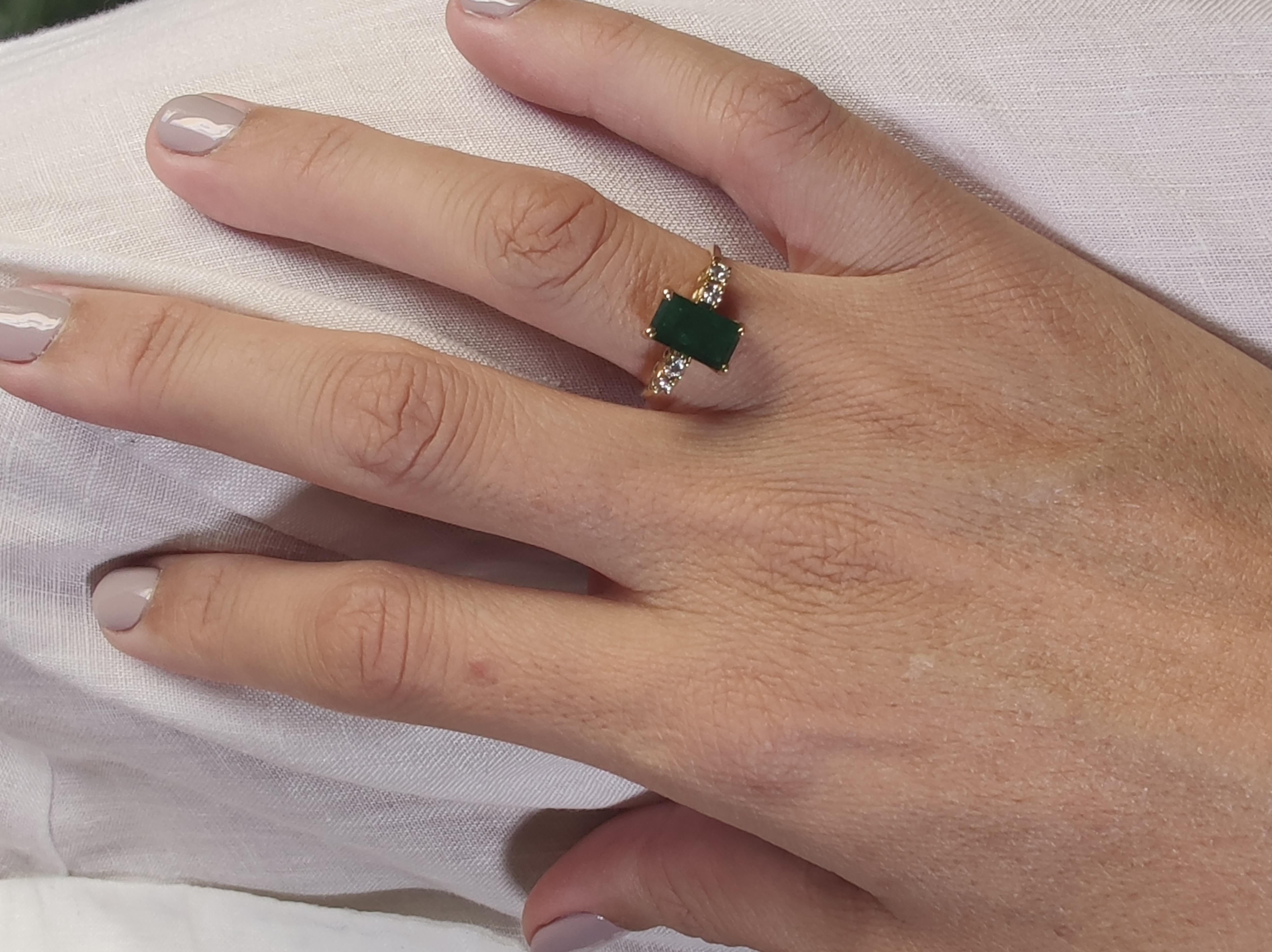Vintage-Inspired 2.38 Ct Emerald Ring 0.16 Ct Diamonds 18K Yellow Gold 1