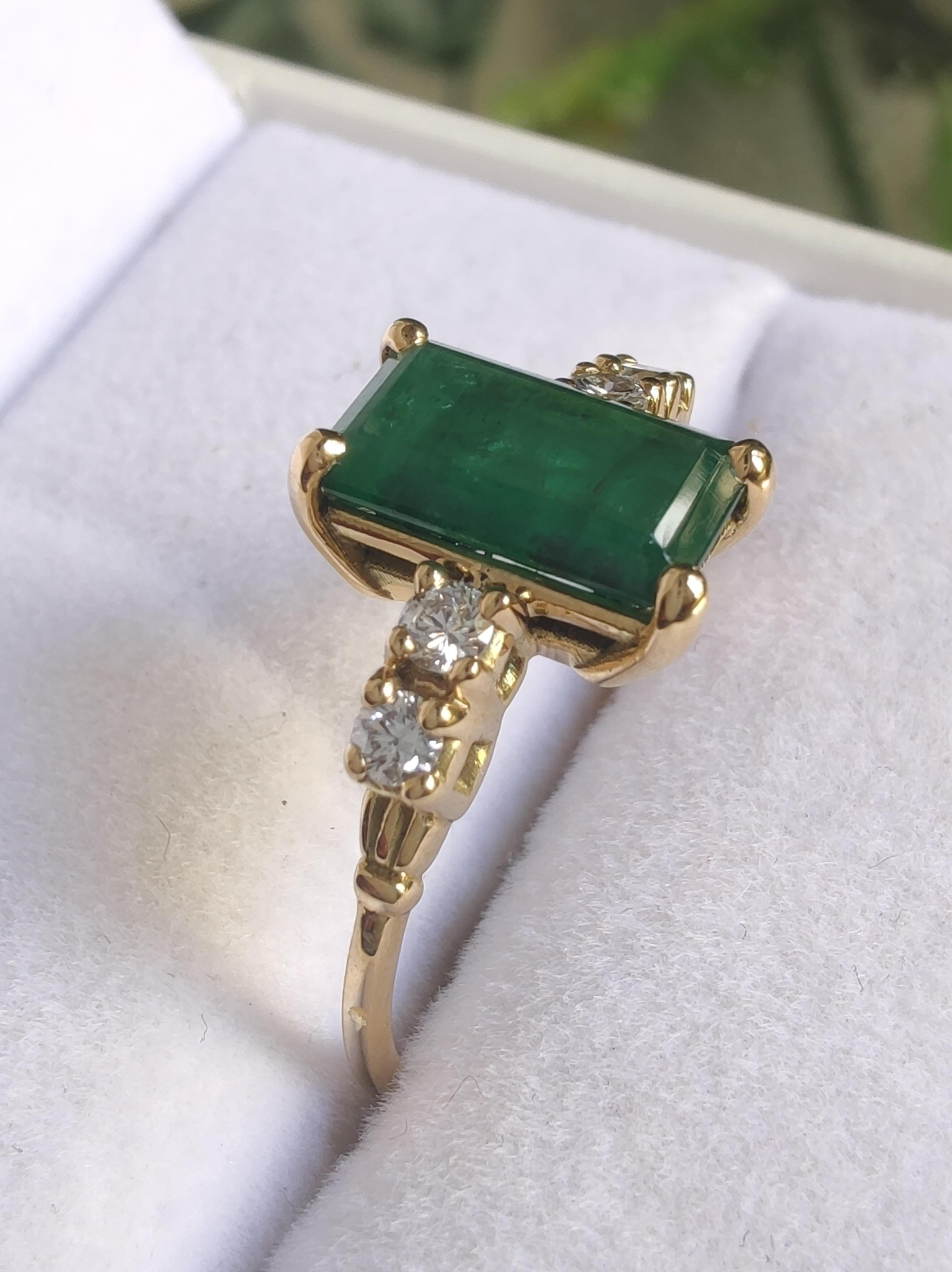 Vintage-Inspired 2.38 Ct Emerald Ring 0.16 Ct Diamonds 18K Yellow Gold In New Condition In Sant Josep de sa Talaia, IB