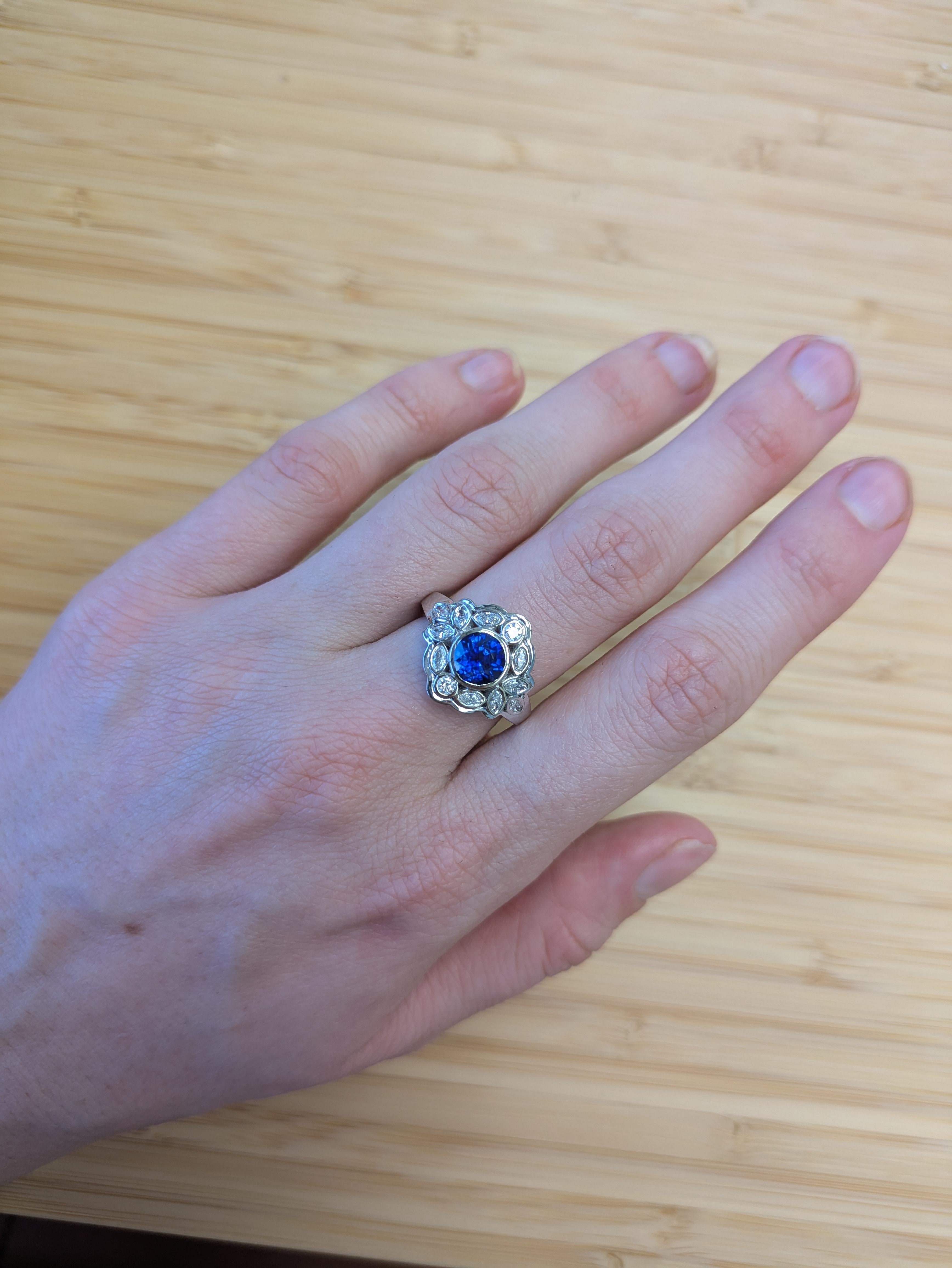 Taille ronde Vintage Inspired 2cts Ceylon Sapphire Ring w Natural Diamonds in 14K Solid Gold en vente