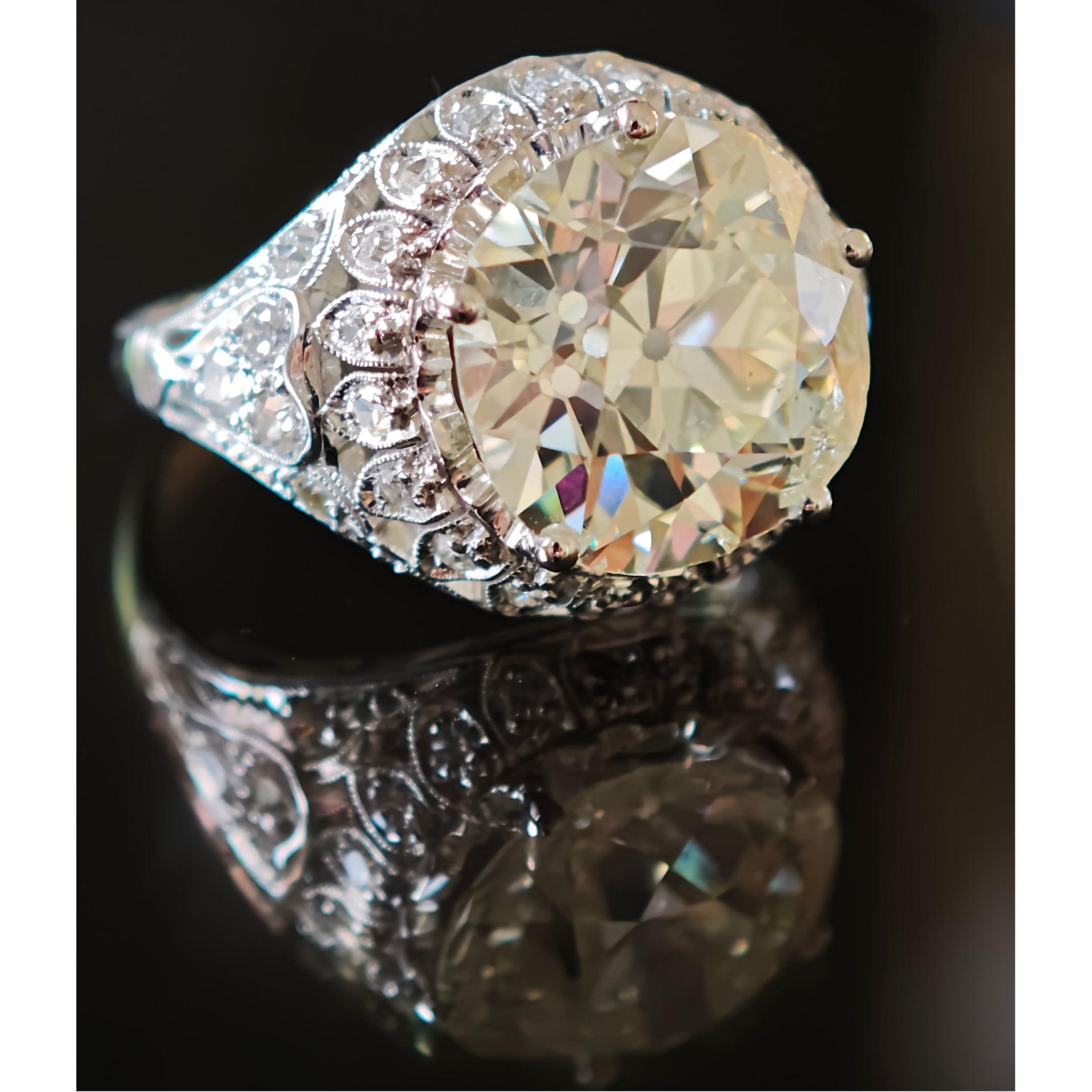 Taille vieille Europe Bague exquise en or blanc 18 carats avec diamant de taille européenne ancienne en vente