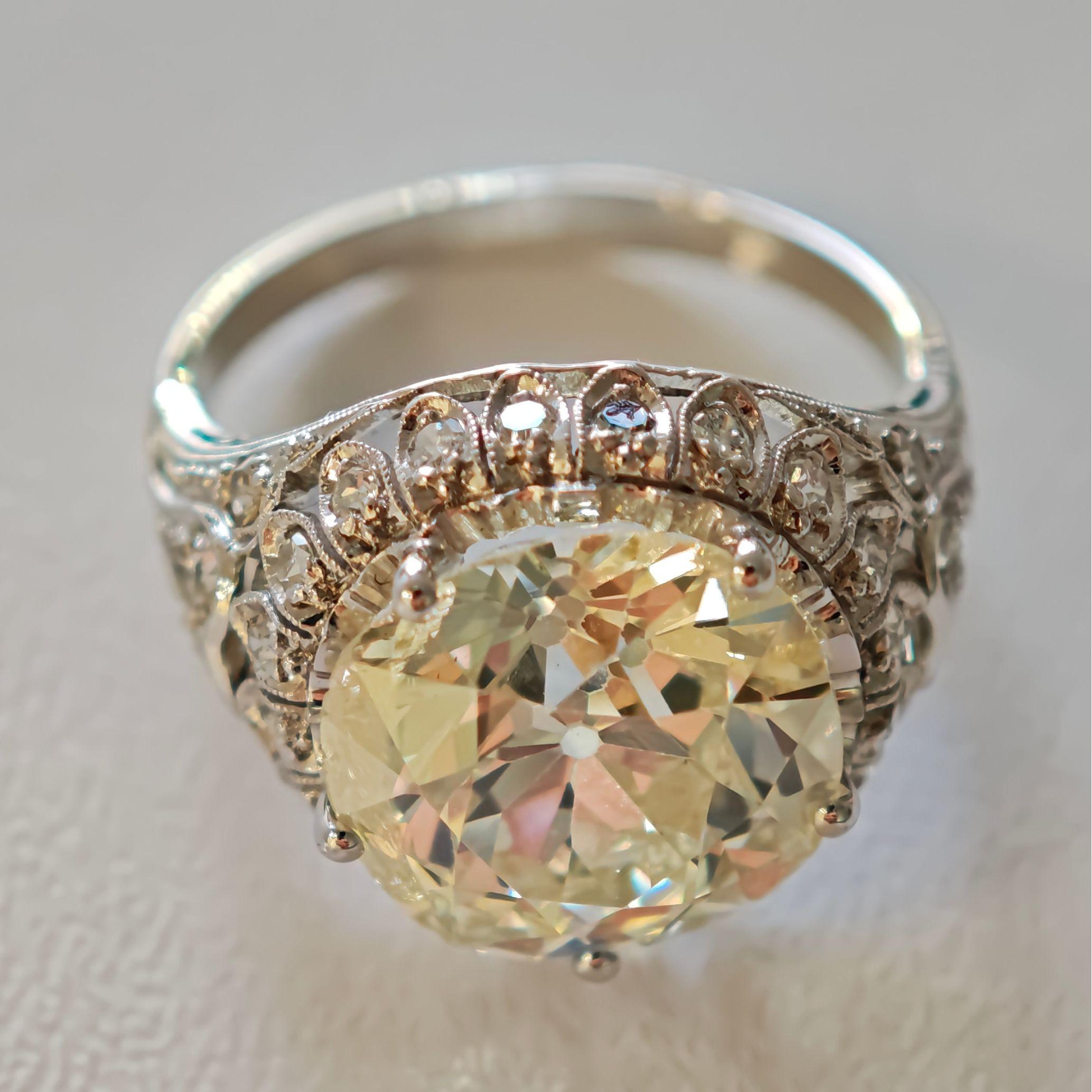 Bague exquise en or blanc 18 carats avec diamant de taille européenne ancienne Excellent état - En vente à Ramat Gan, IL