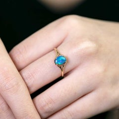 Alianza de compromiso con ópalo negro de inspiración vintage en oro amarillo de 14 quilates