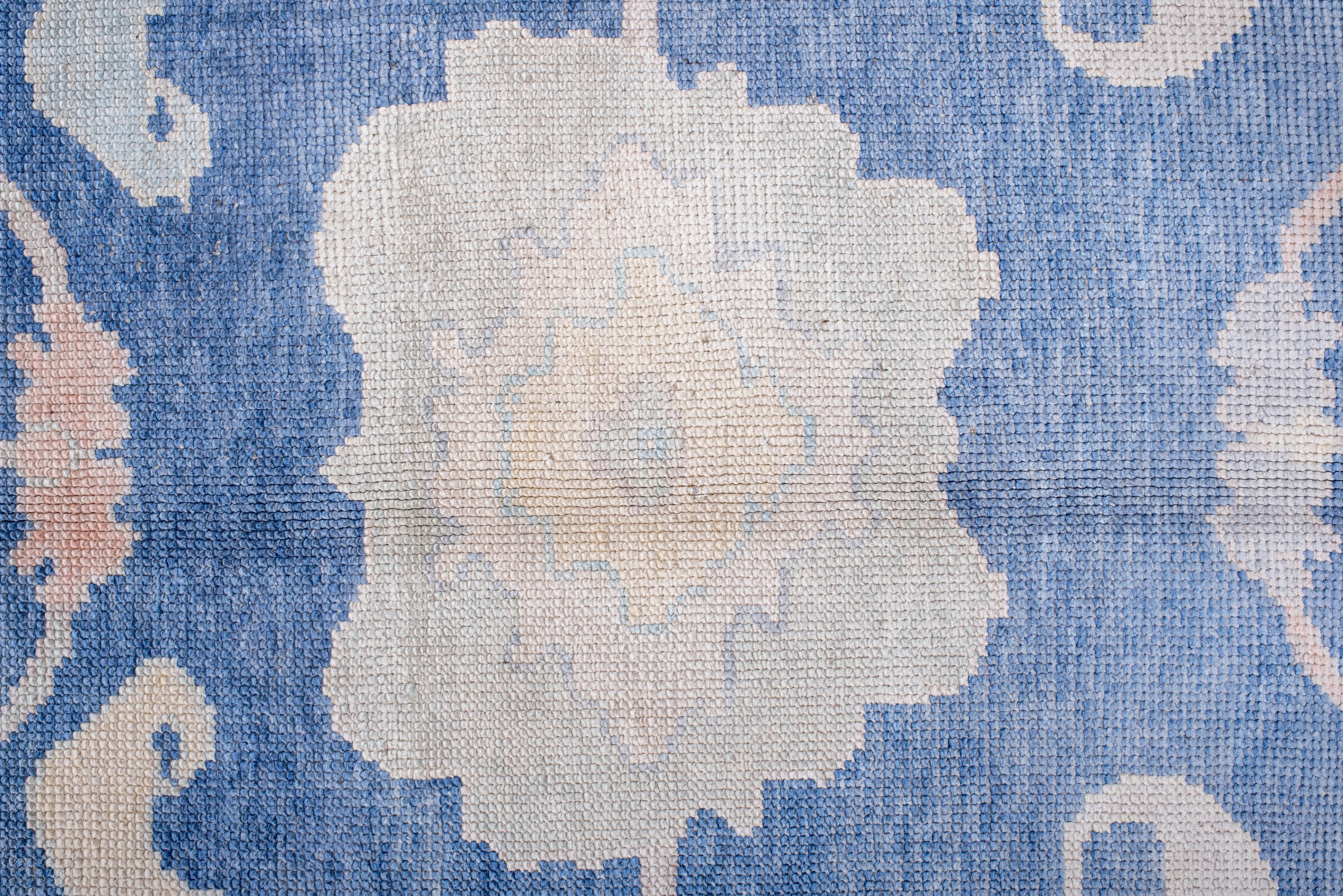 Oushak floreale blu di ispirazione vintage in vendita 1