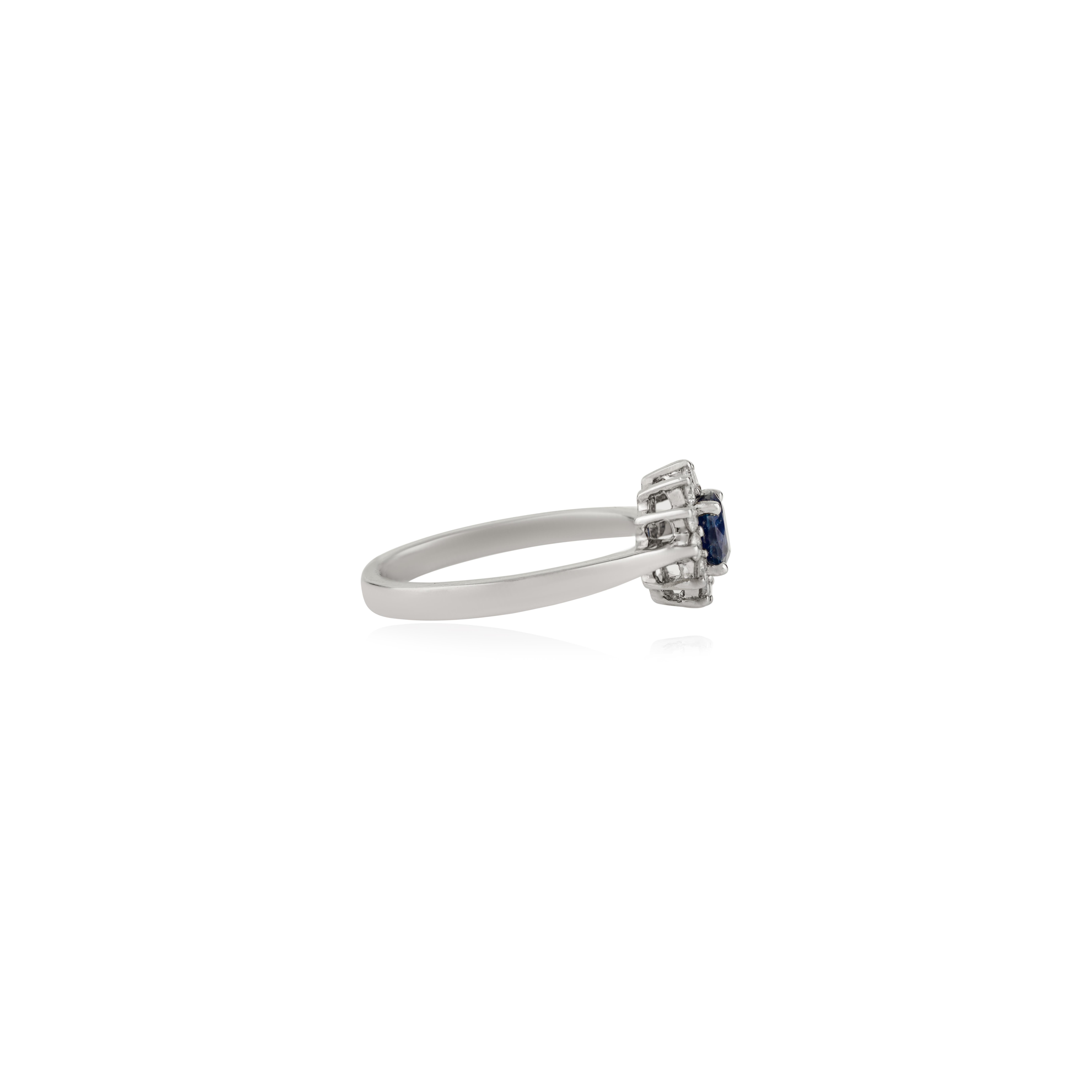 in vendita:  Anello aureola con zaffiro blu e diamante di ispirazione vintage per donna in oro bianco 14 carati 3
