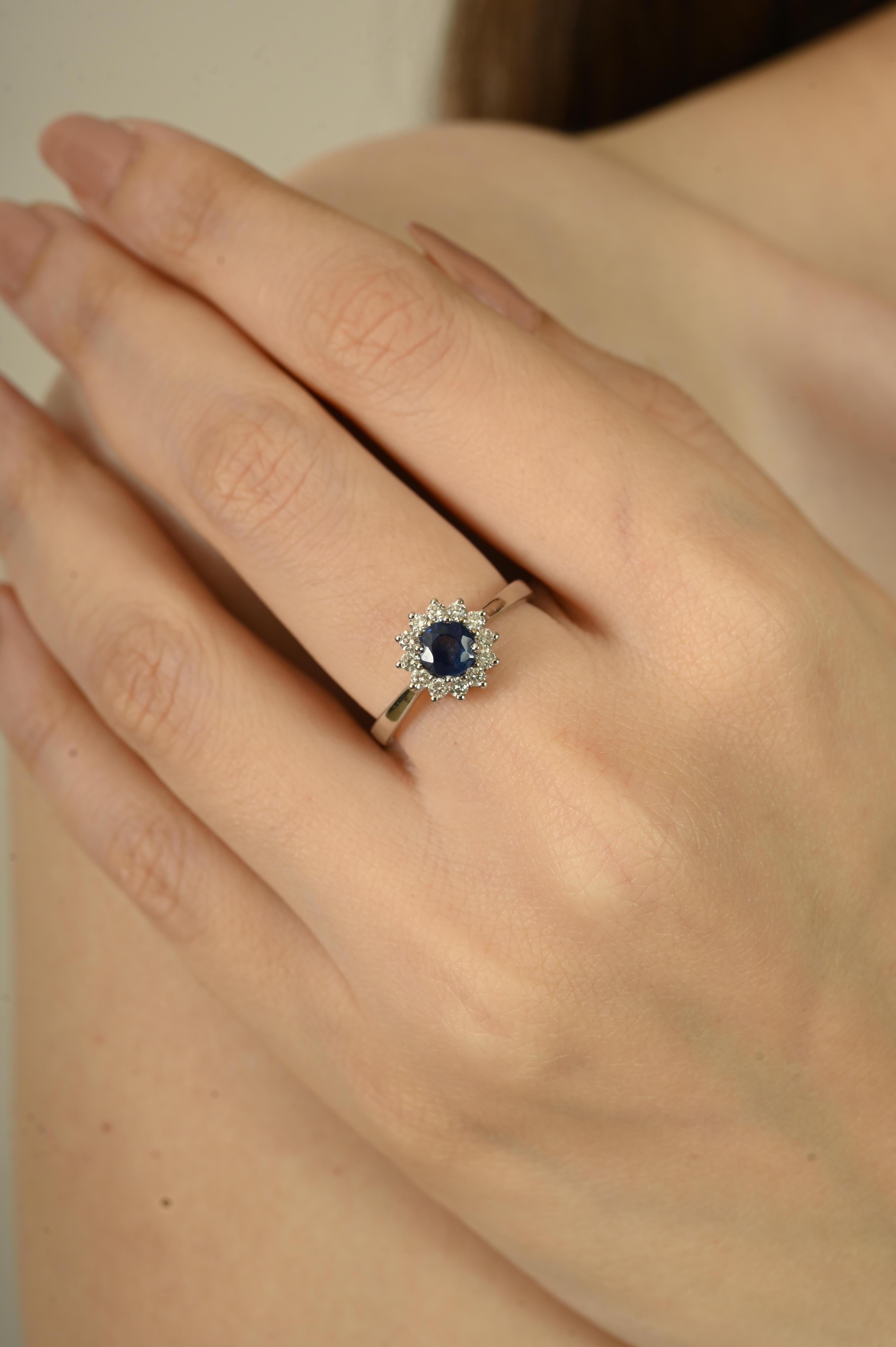 in vendita:  Anello aureola con zaffiro blu e diamante di ispirazione vintage per donna in oro bianco 14 carati 4