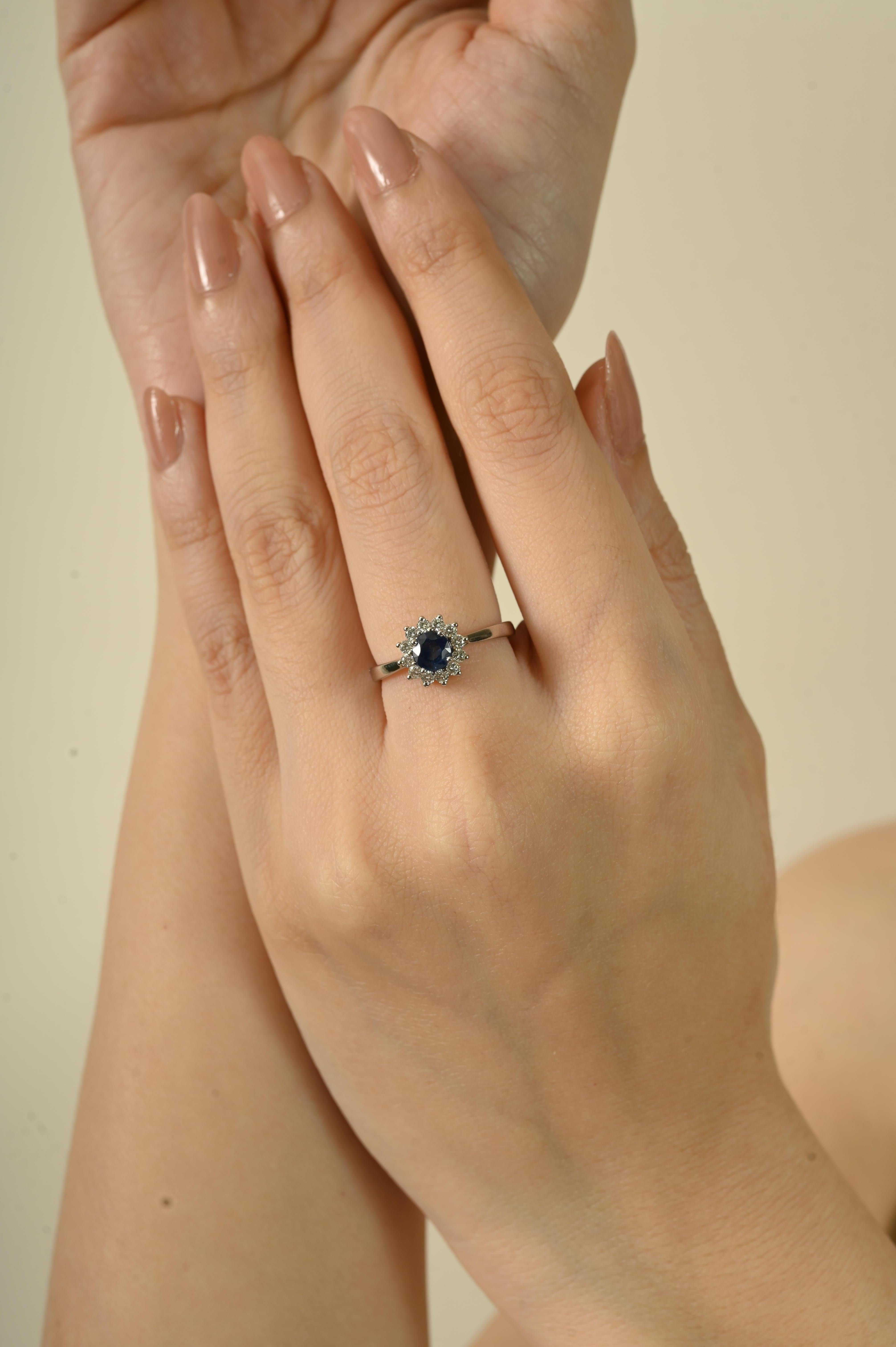 in vendita:  Anello aureola con zaffiro blu e diamante di ispirazione vintage per donna in oro bianco 14 carati 8