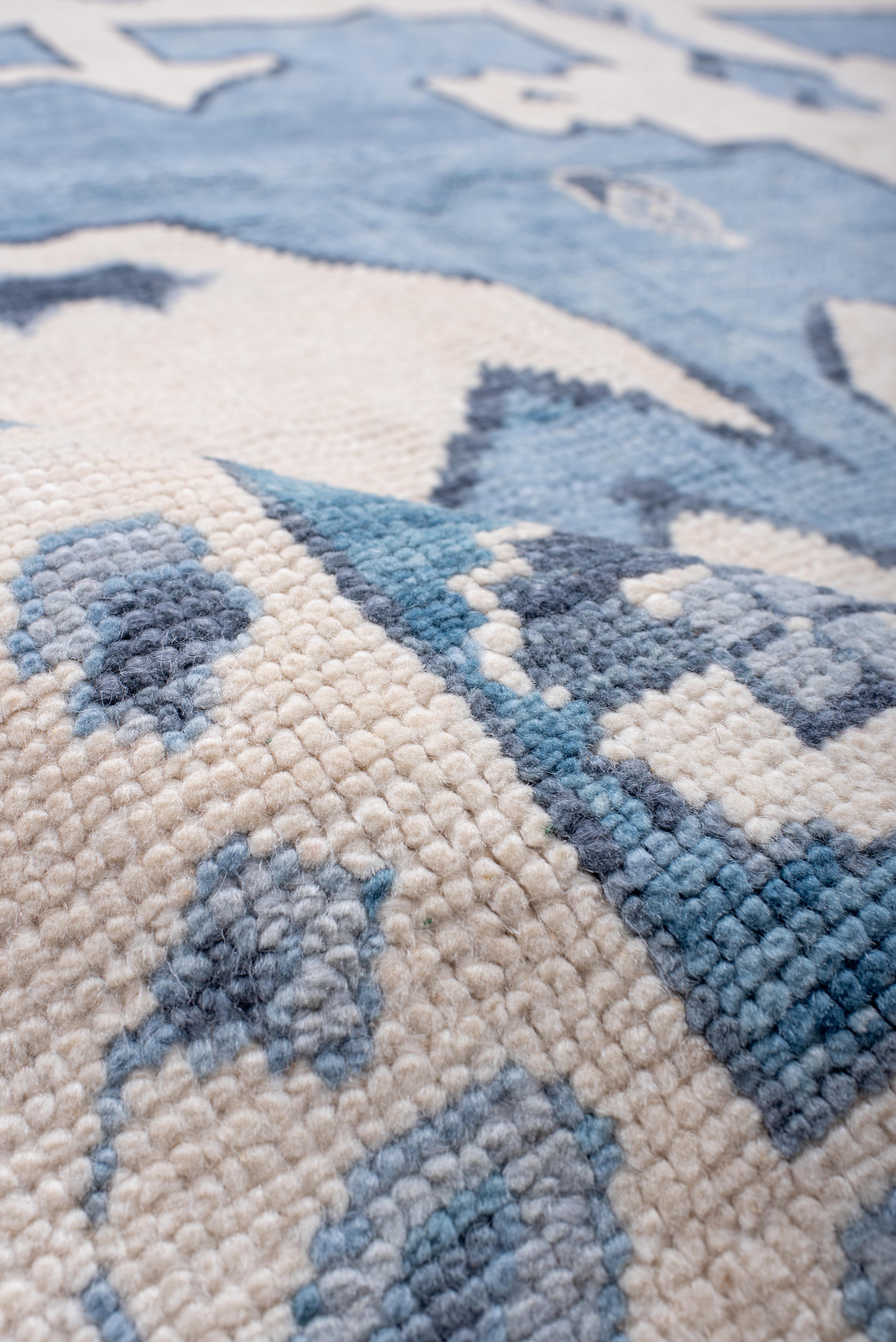 Vintage-inspirierter Carolina Blauer Oushak und Staubperlen im Zustand „Hervorragend“ im Angebot in New York, NY
