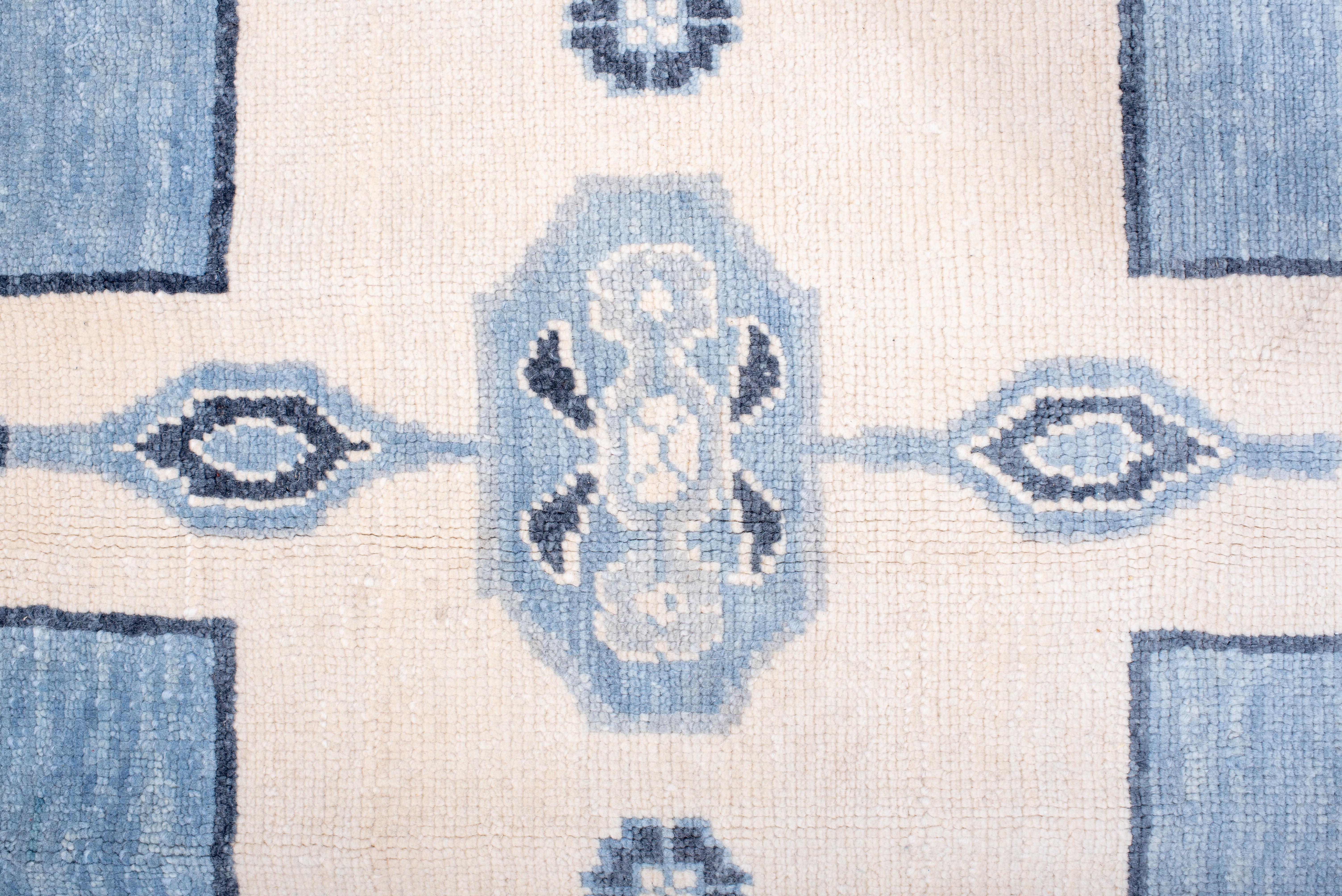 Vintage-inspirierter Carolina Blauer Oushak und Staubperlen im Angebot 1