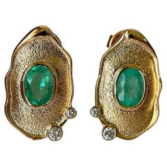 Vintage-inspired Colombia Emerald Earring with Natural Diamonds in 18k gold
