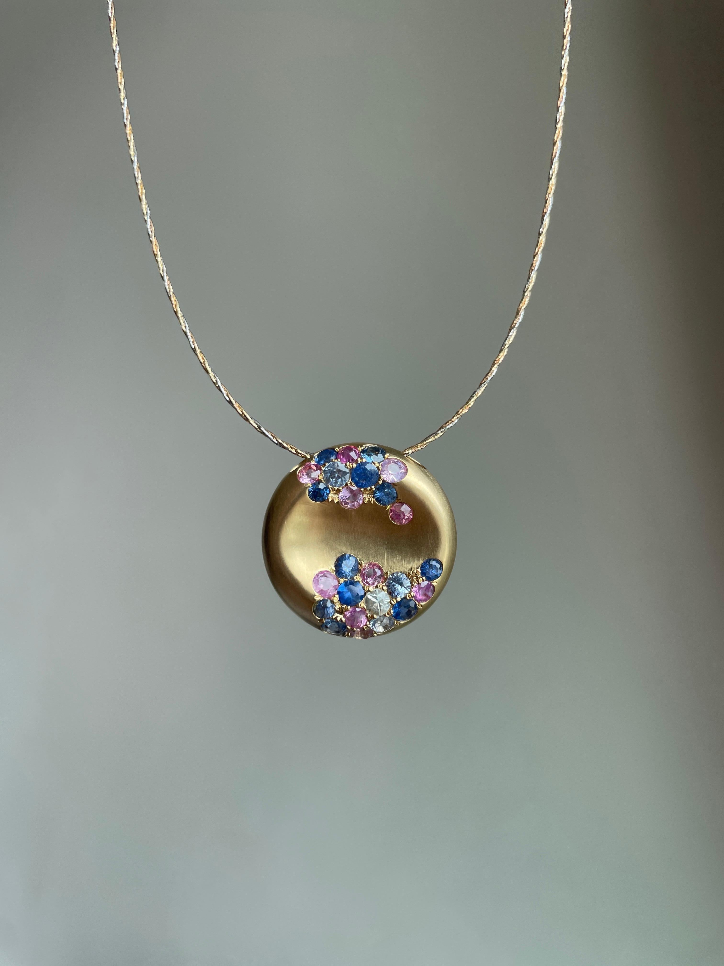 Pendentif saphir contemporain d'inspiration vintage par JAR en vente 4