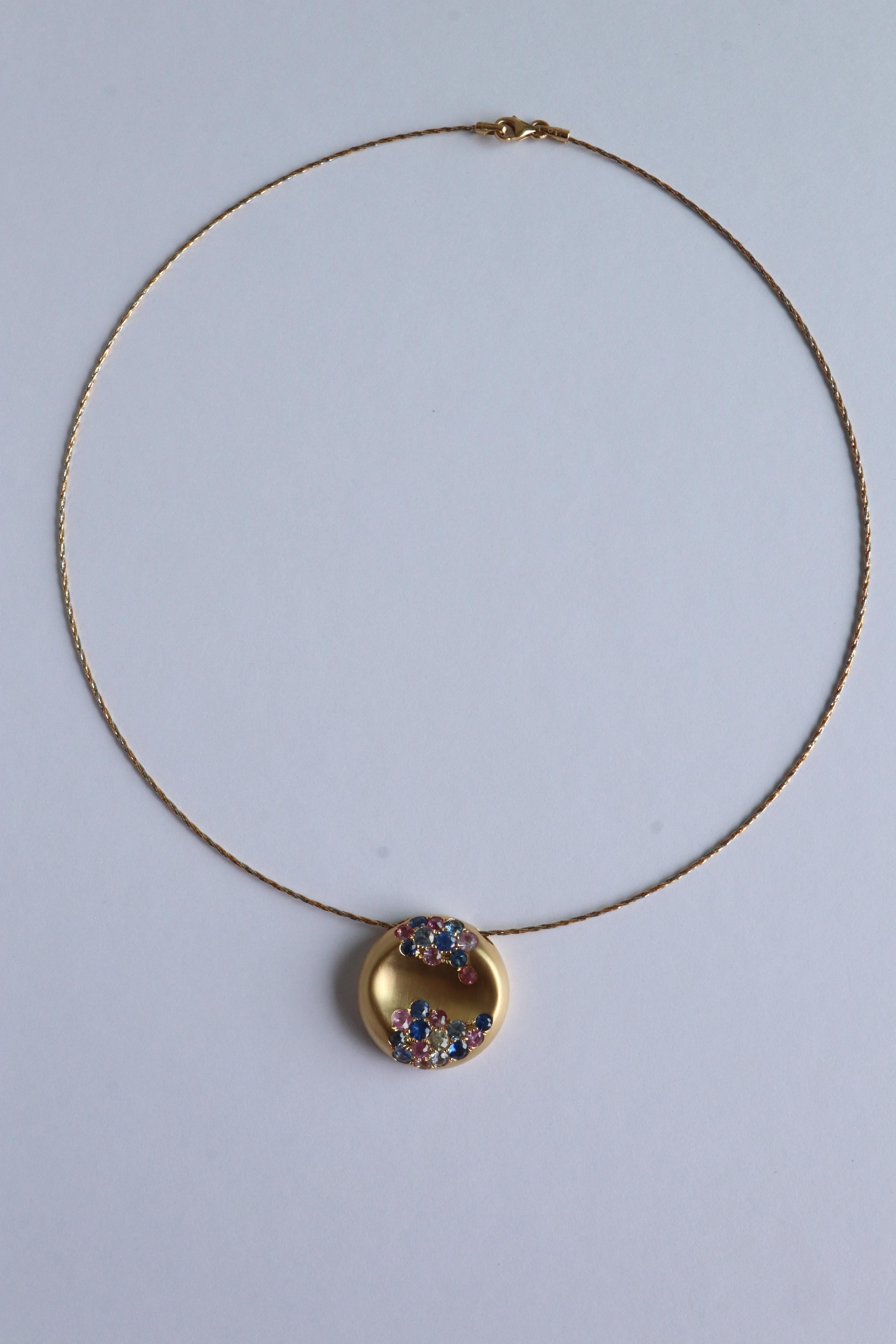 Pendentif saphir contemporain d'inspiration vintage par JAR en vente 1
