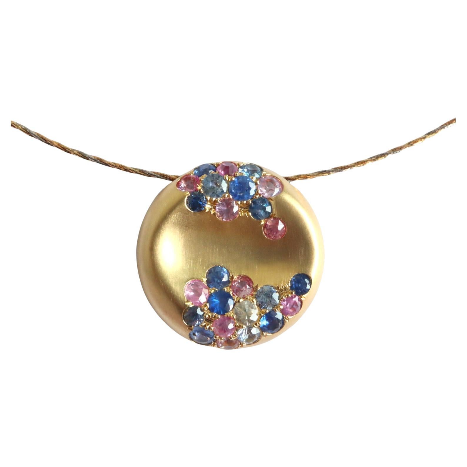 Pendentif saphir contemporain d'inspiration vintage par JAR en vente