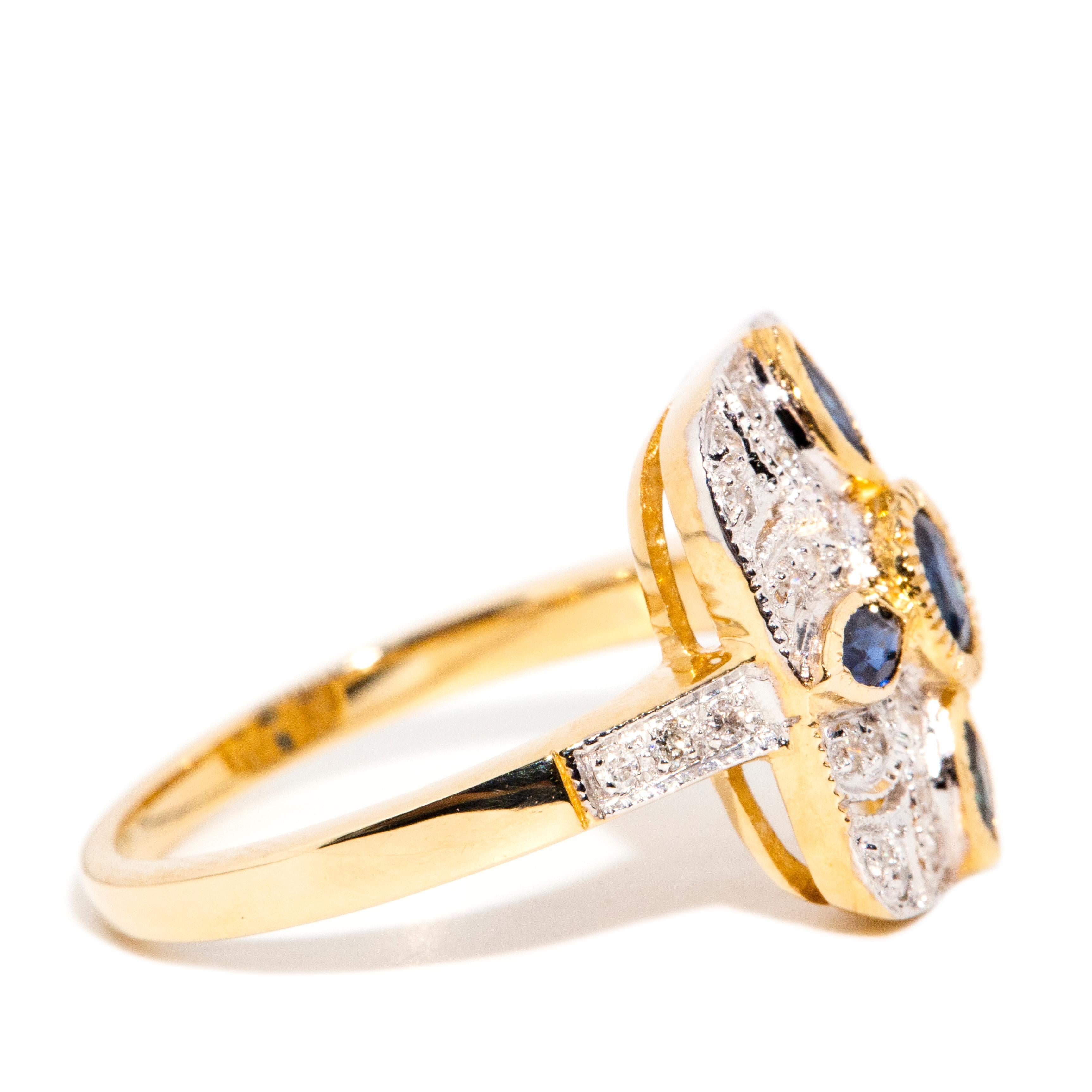 Bague d'inspiration vintage en or jaune 9 carats, saphir bleu profond et grappe de diamants Neuf - En vente à Hamilton, AU