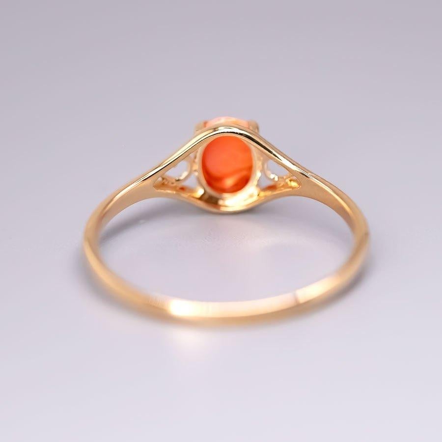 Verlobungsring, Vintage inspirierter Eierfeuer-Opal, 18 Karat Gelbgold im Zustand „Neu“ im Angebot in Suwanee, GA