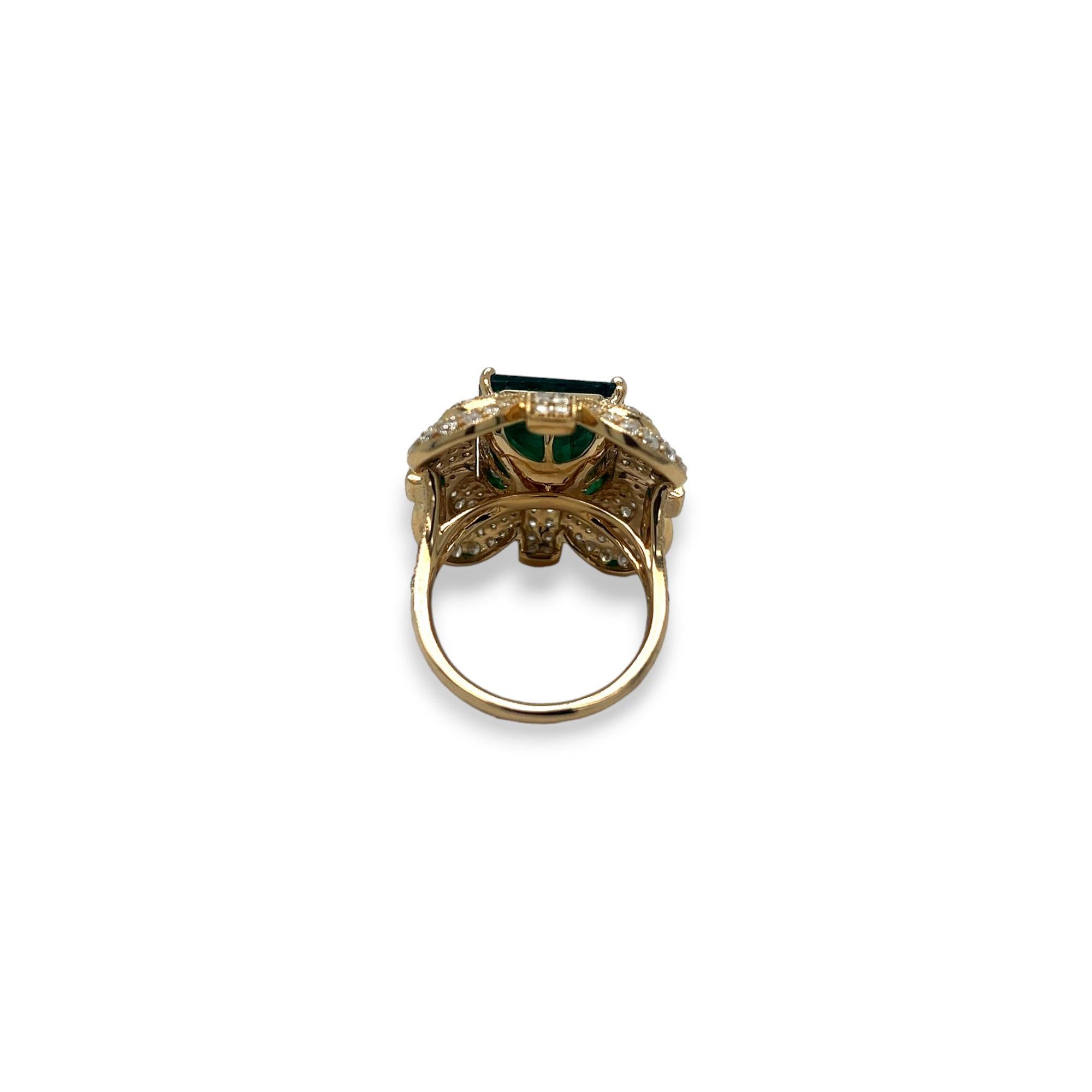 Vintage-Inspired Emerald and Diamond Yellow Gold Ring In New Condition For Sale In Lewisville, TX