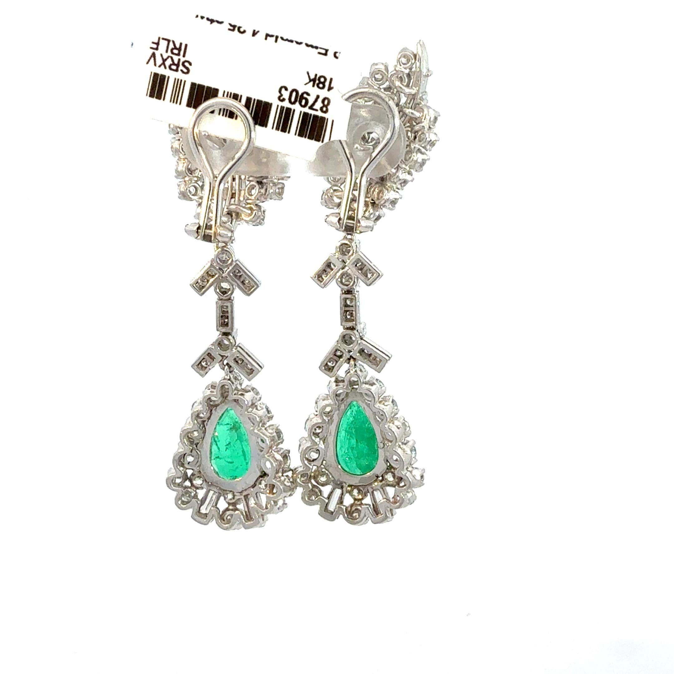 Vintage-inspirierte Smaragd-Diamant-Ohrringe, 18 Karat Weißgold im Angebot 6
