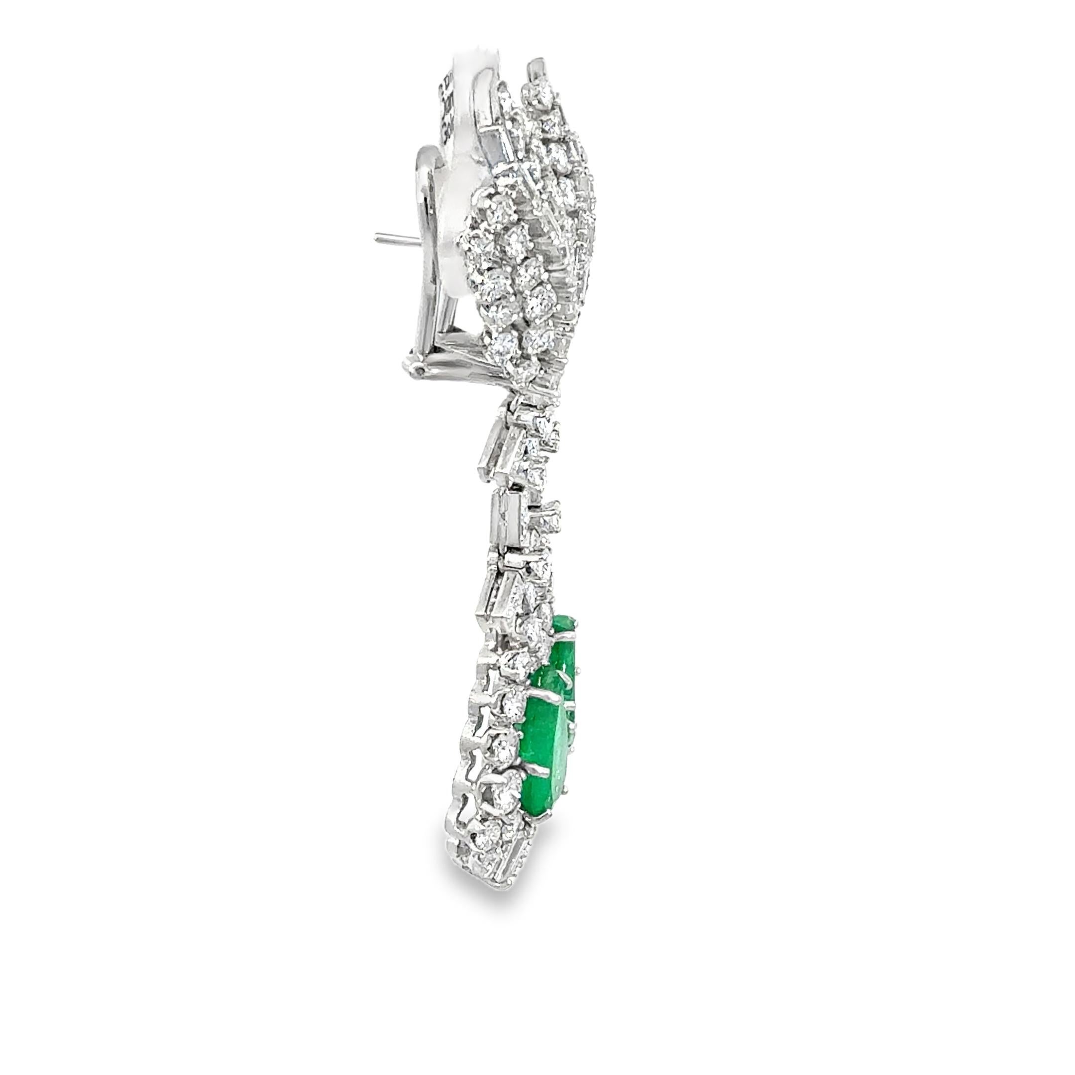 Vintage-inspirierte Smaragd-Diamant-Ohrringe, 18 Karat Weißgold im Angebot 7