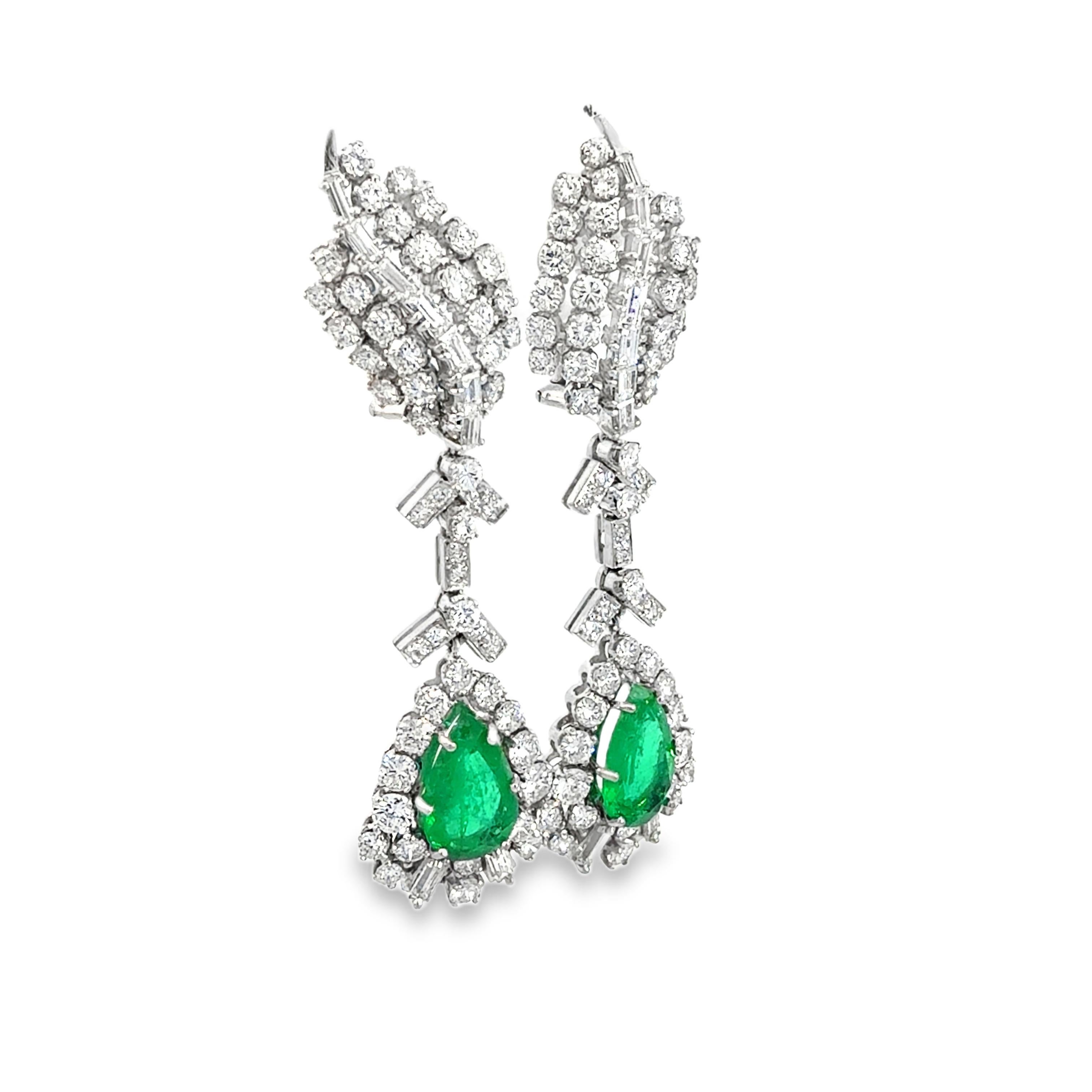 Vintage-inspirierte Smaragd-Diamant-Ohrringe, 18 Karat Weißgold im Angebot 2