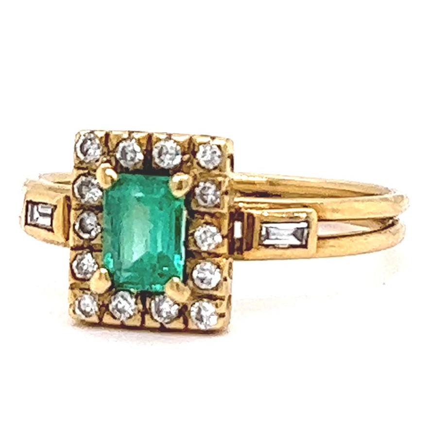 Vintage 0.50 Carat Emerald Diamond 14 Karat Yellow Gold Ring For Sale 1