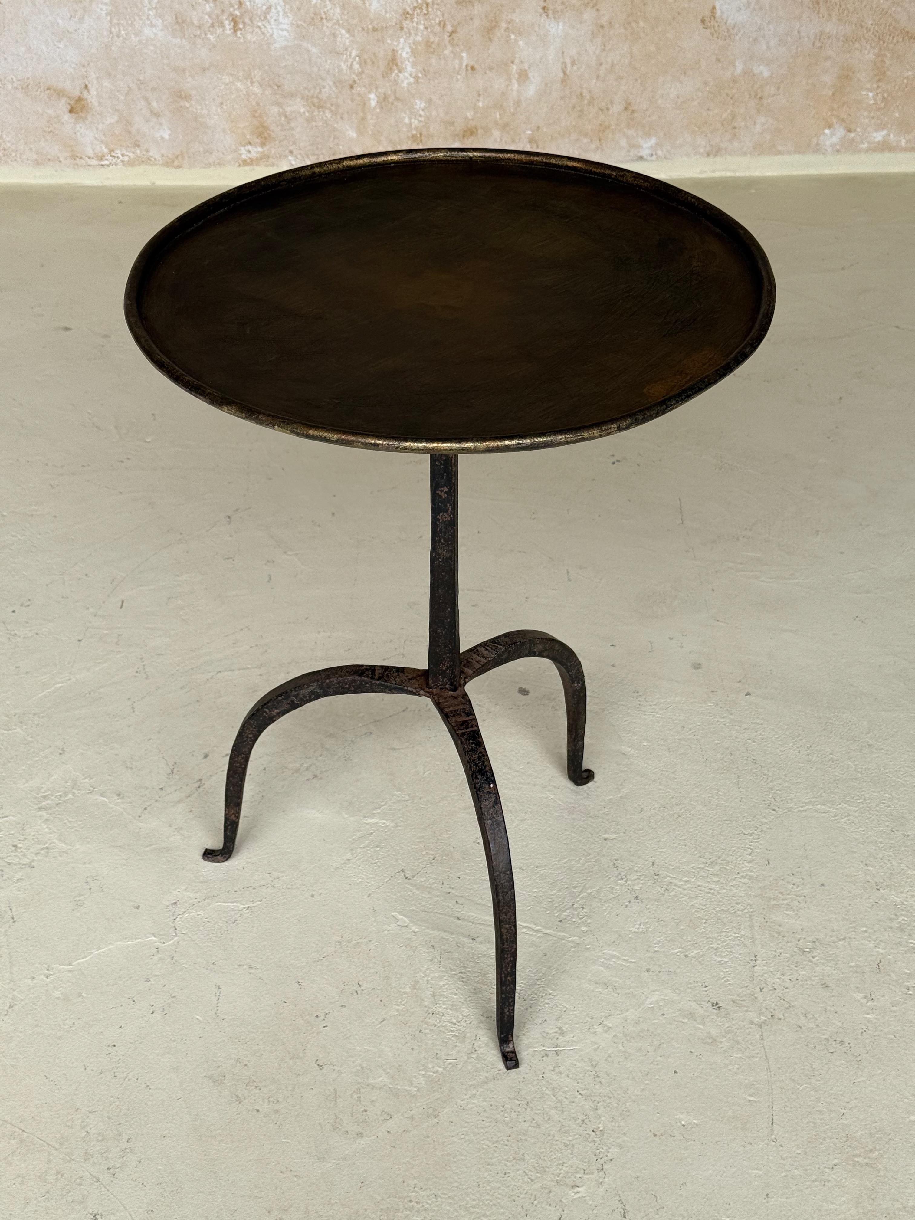 Vintage-Inspired French Iron Drinks Table with Dark Gilt Patina In Good Condition For Sale In Buchanan, NY