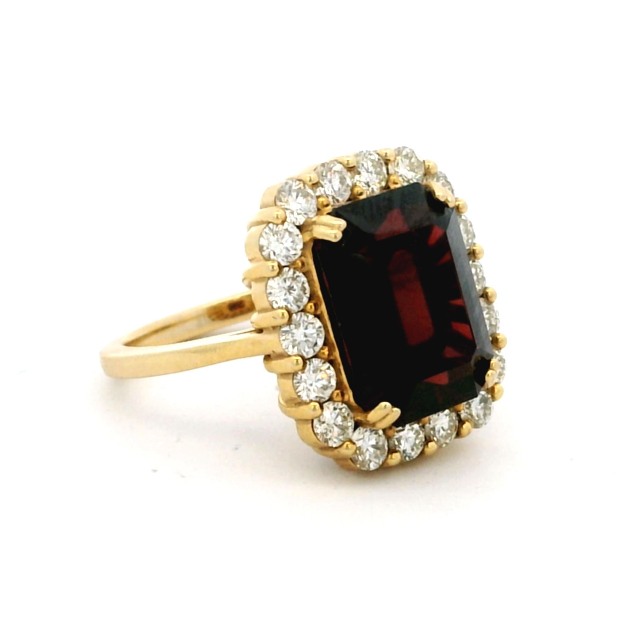 Rétro Anello aureola con granato e diamante di ispirazione vintage di Talia Jade in vendita
