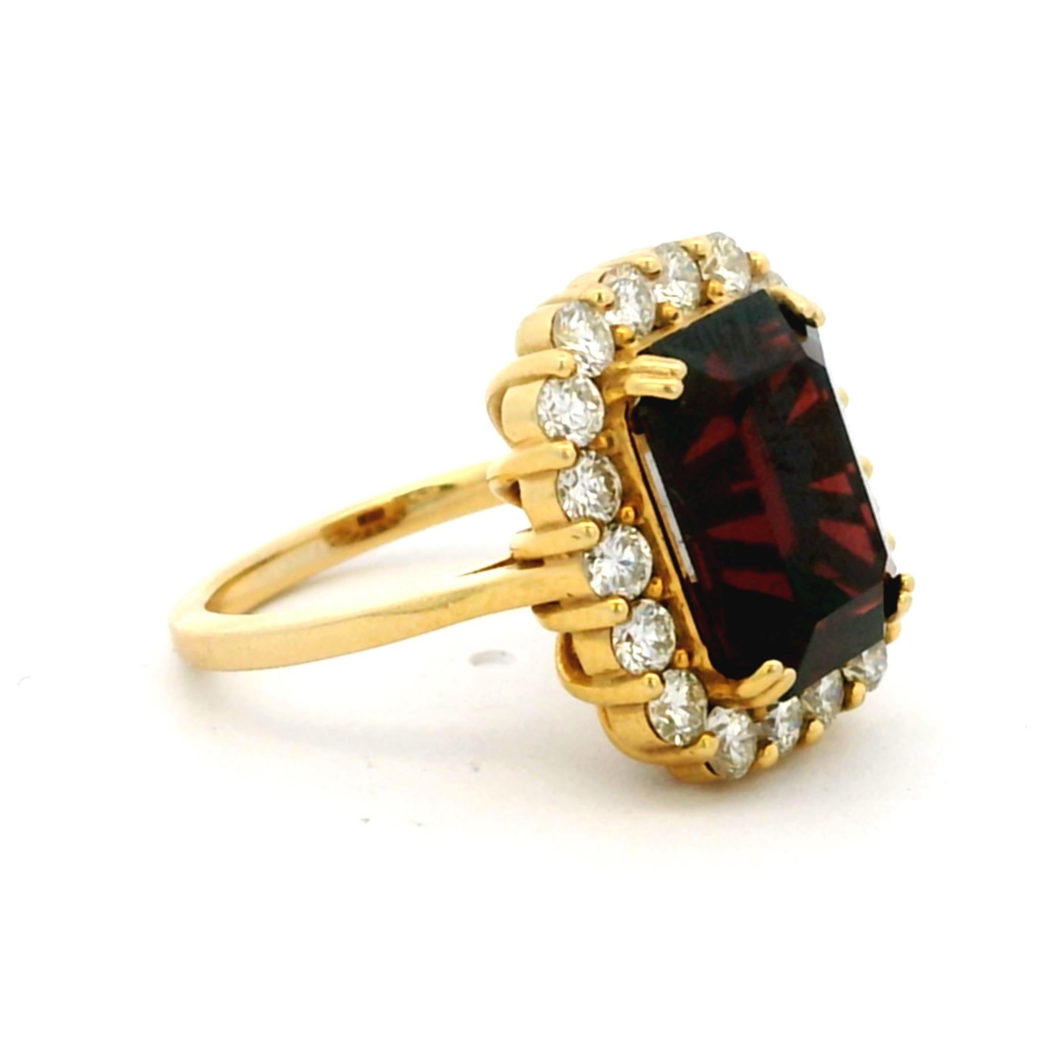 Anello aureola con granato e diamante di ispirazione vintage di Talia Jade In condizioni Nuovo in vendita a Miami, FL