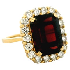 Anello aureola con granato e diamante di ispirazione vintage di Talia Jade