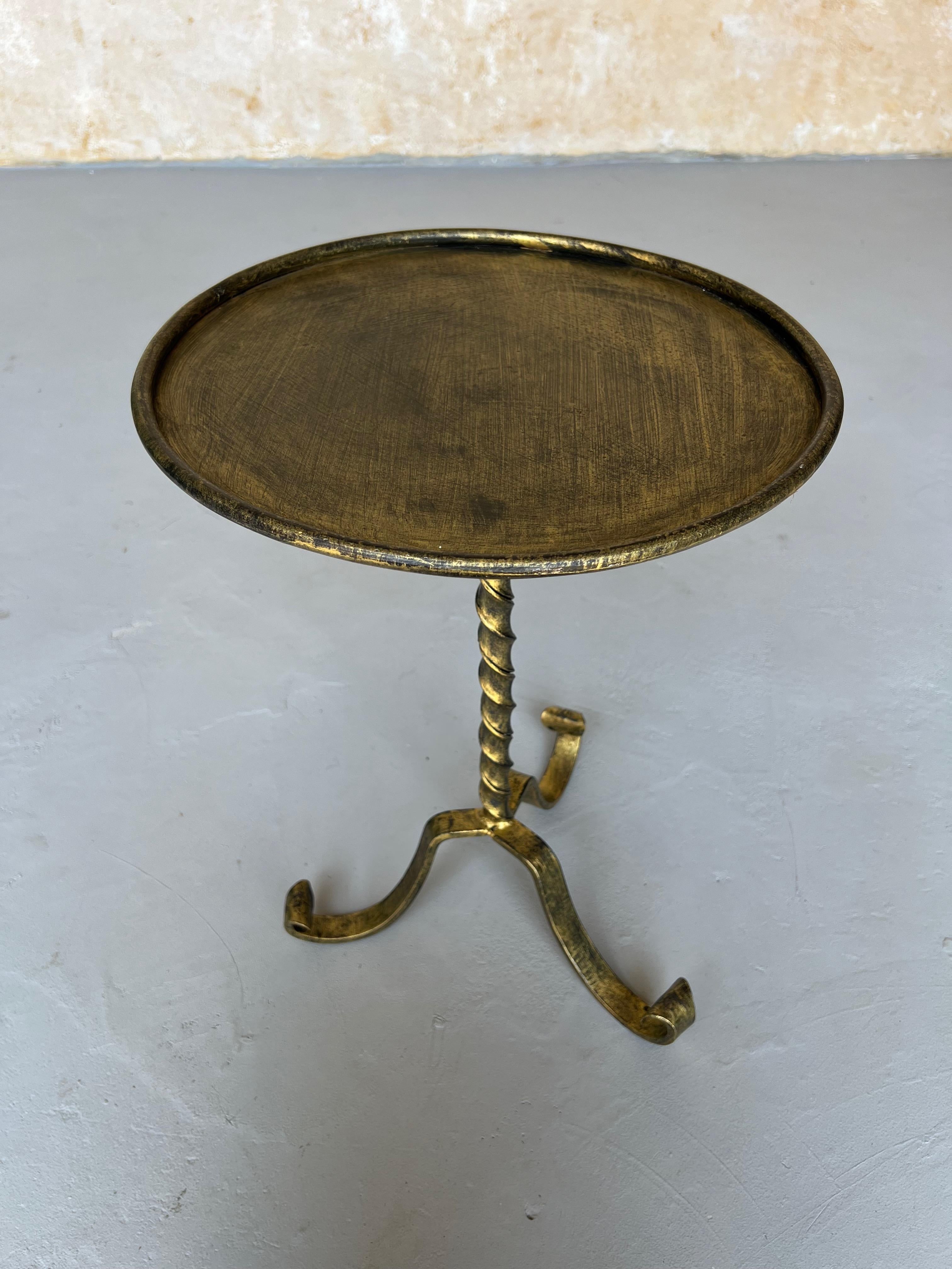 Contemporary Vintage-Inspired Gilt Iron Drinks Table with Twisted Stem and Curled Tripod Base For Sale