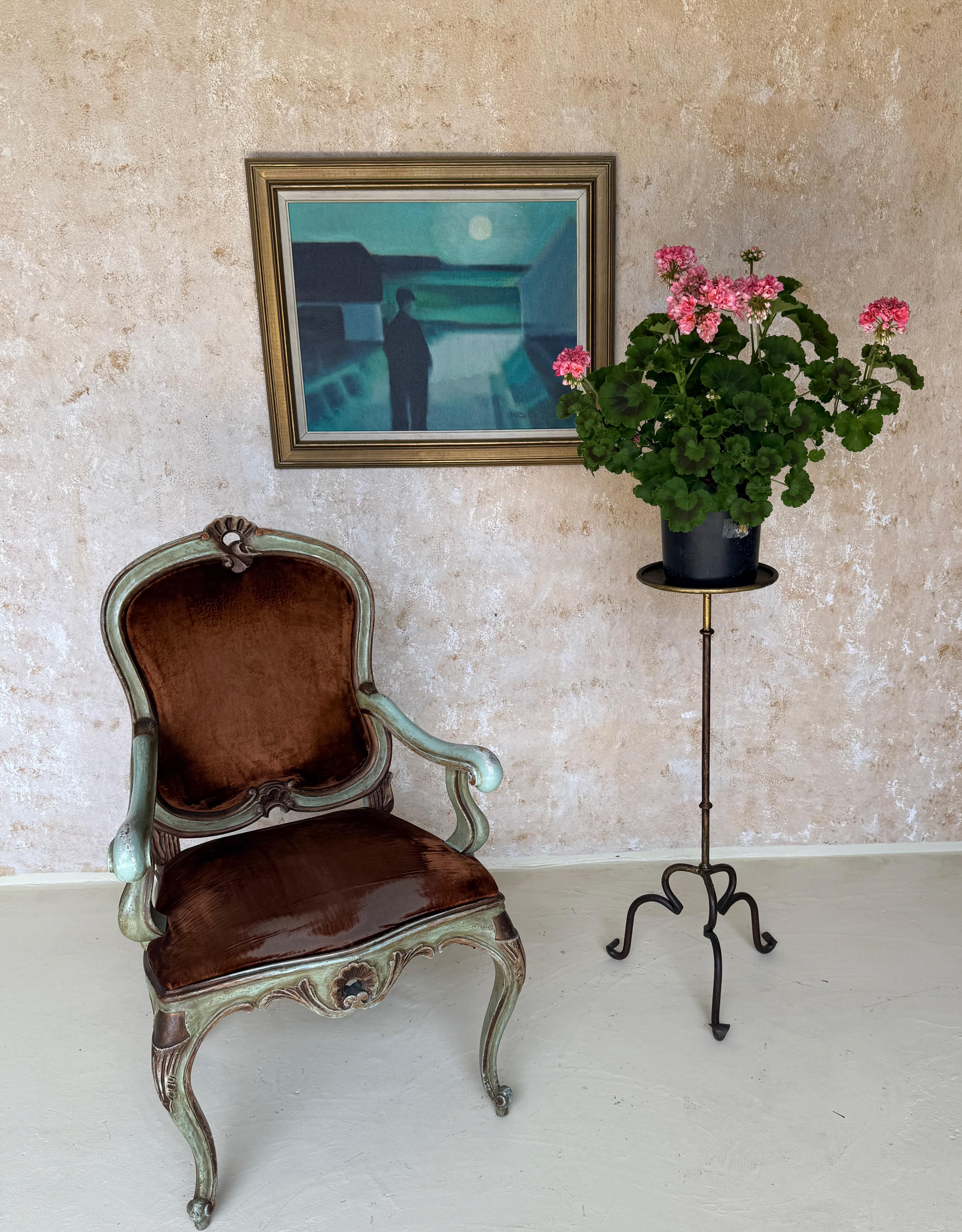 Tall Vintage-Style Tripod Stand – Perfect as a Plant Stand or Side Table

This tall and graceful stand was recently hand-forged by skilled European artisans using traditional iron-working techniques. It’s a beautifully versatile piece—equally at