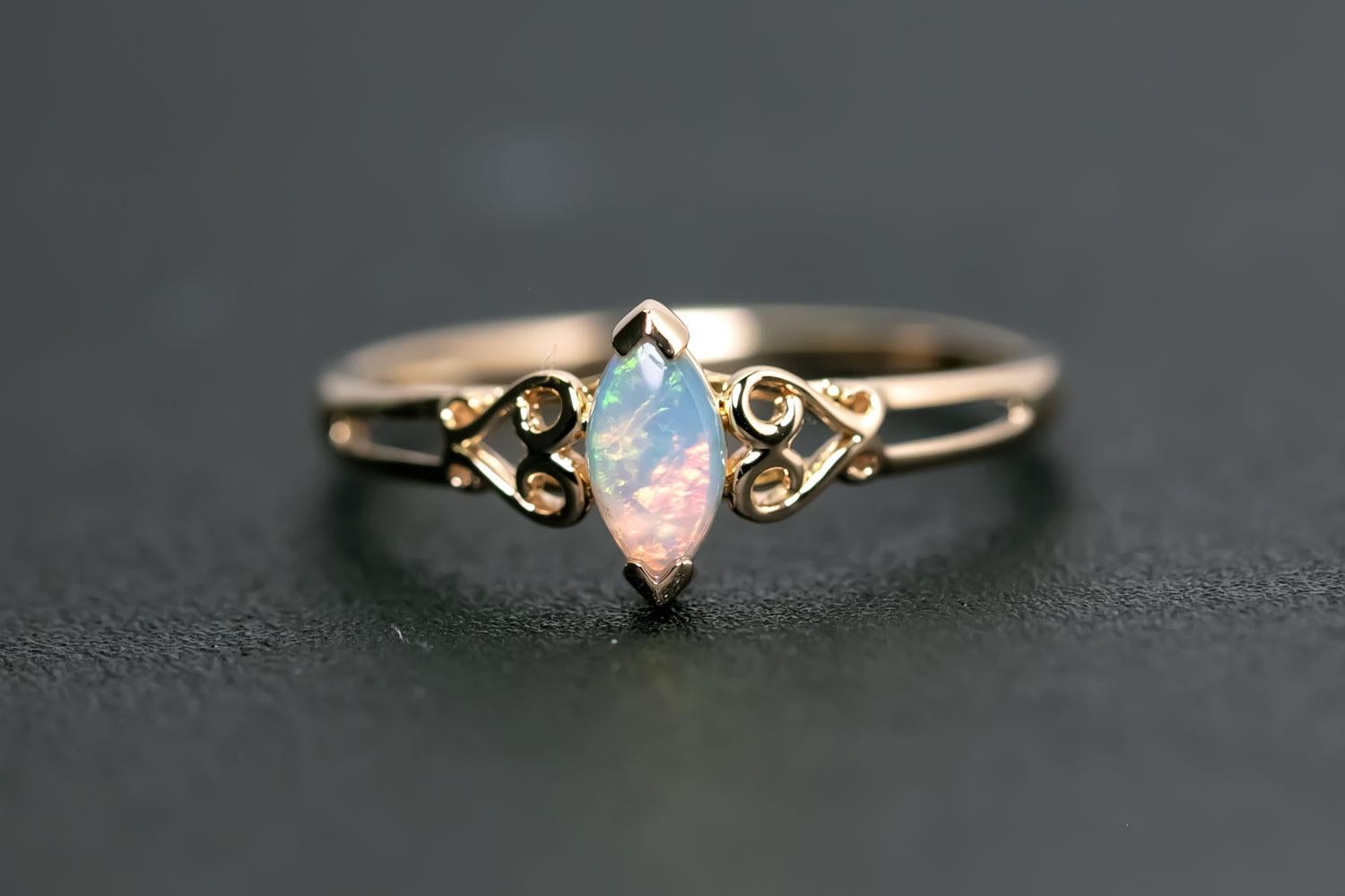Vintage Inspiriert Marquise australischen massivem Opal Verlobungsring 14K Gelbgold im Angebot 4