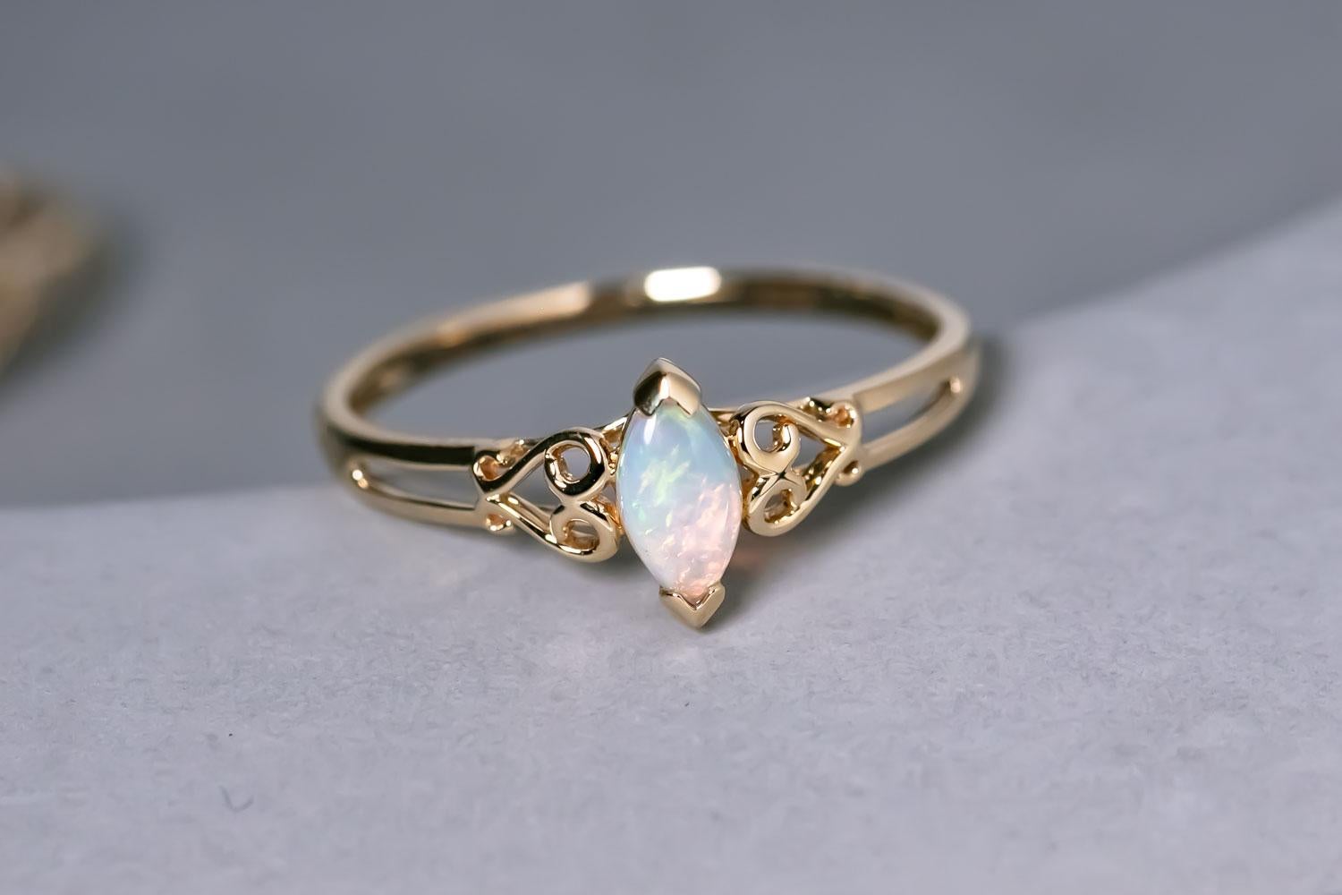 Vintage Inspiriert Marquise australischen massivem Opal Verlobungsring 14K Gelbgold im Angebot 3