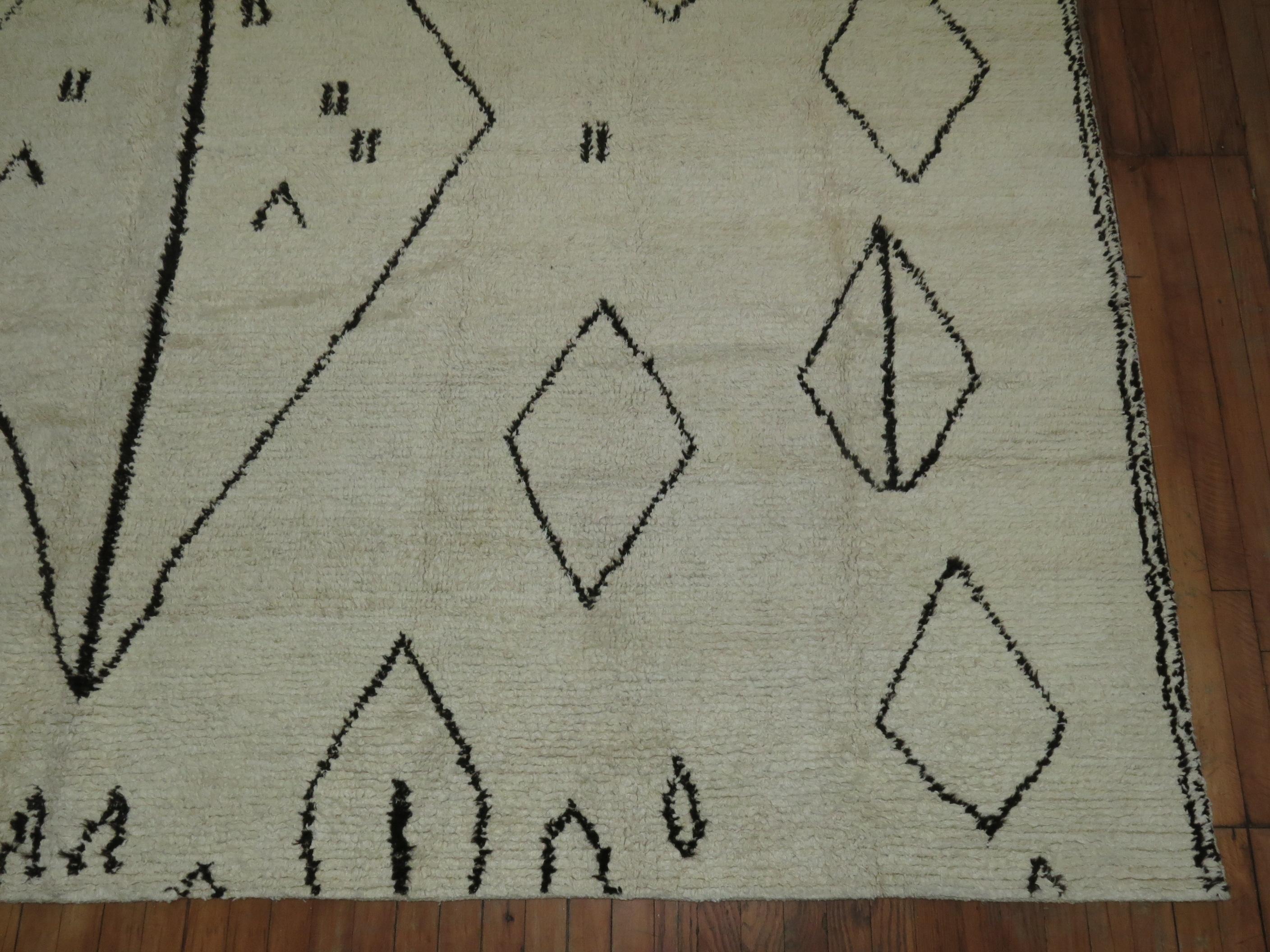 Vintage Inspired Moroccan Large Room Size Rug In Good Condition For Sale In New York, NY