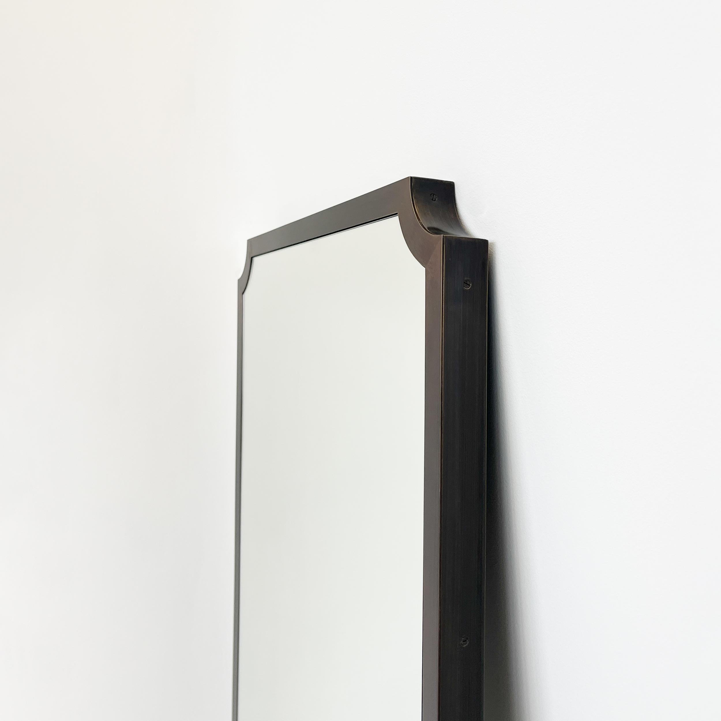 Miroir mural N.8 d'inspiration vintage avec cadre plein patiné bronze en vente 1