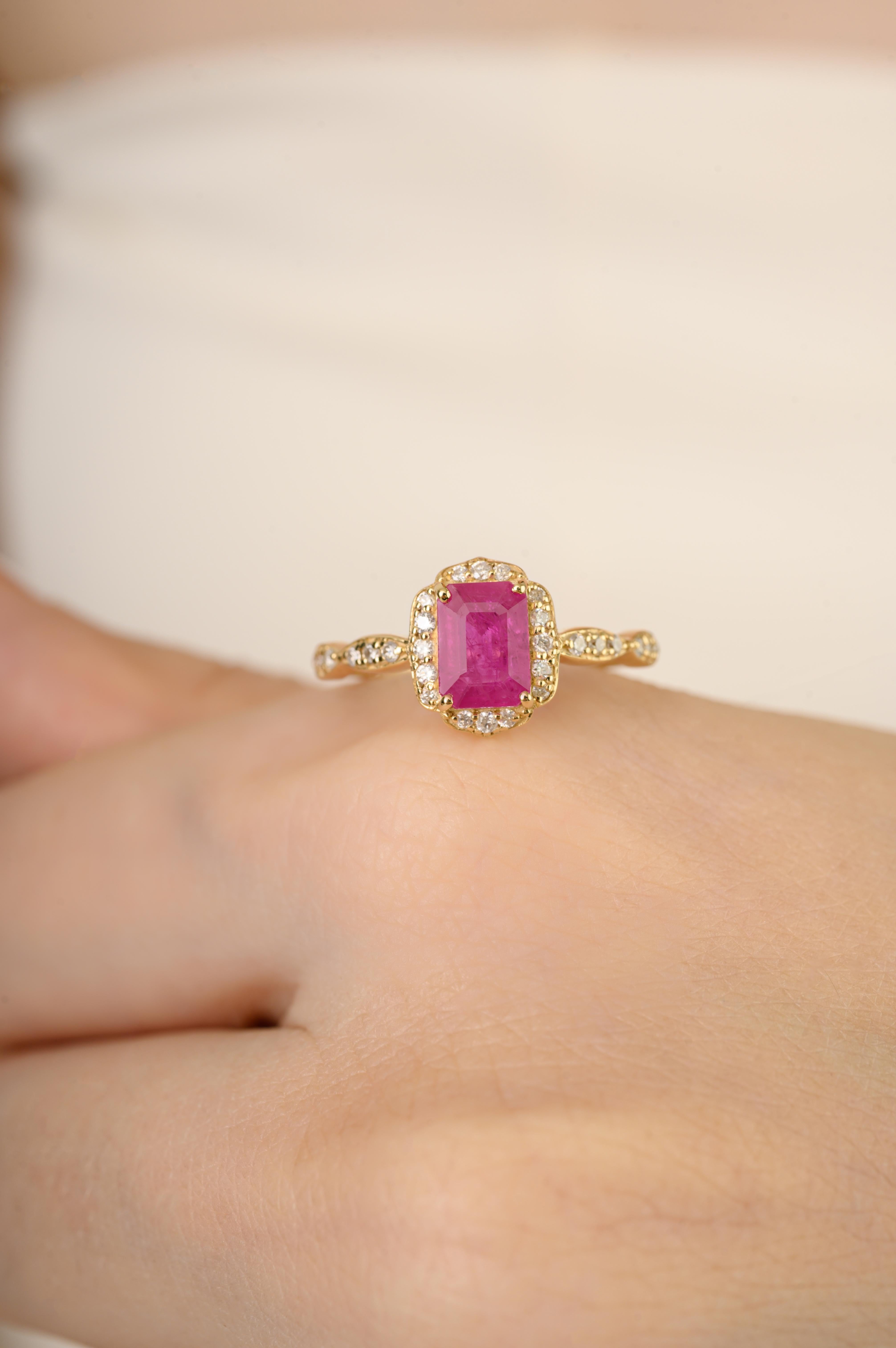 Im Angebot: Vintage inspiriert natürlichen Rubin und Diamant Halo Ring in 14K Gelbgold für Frauen () 2