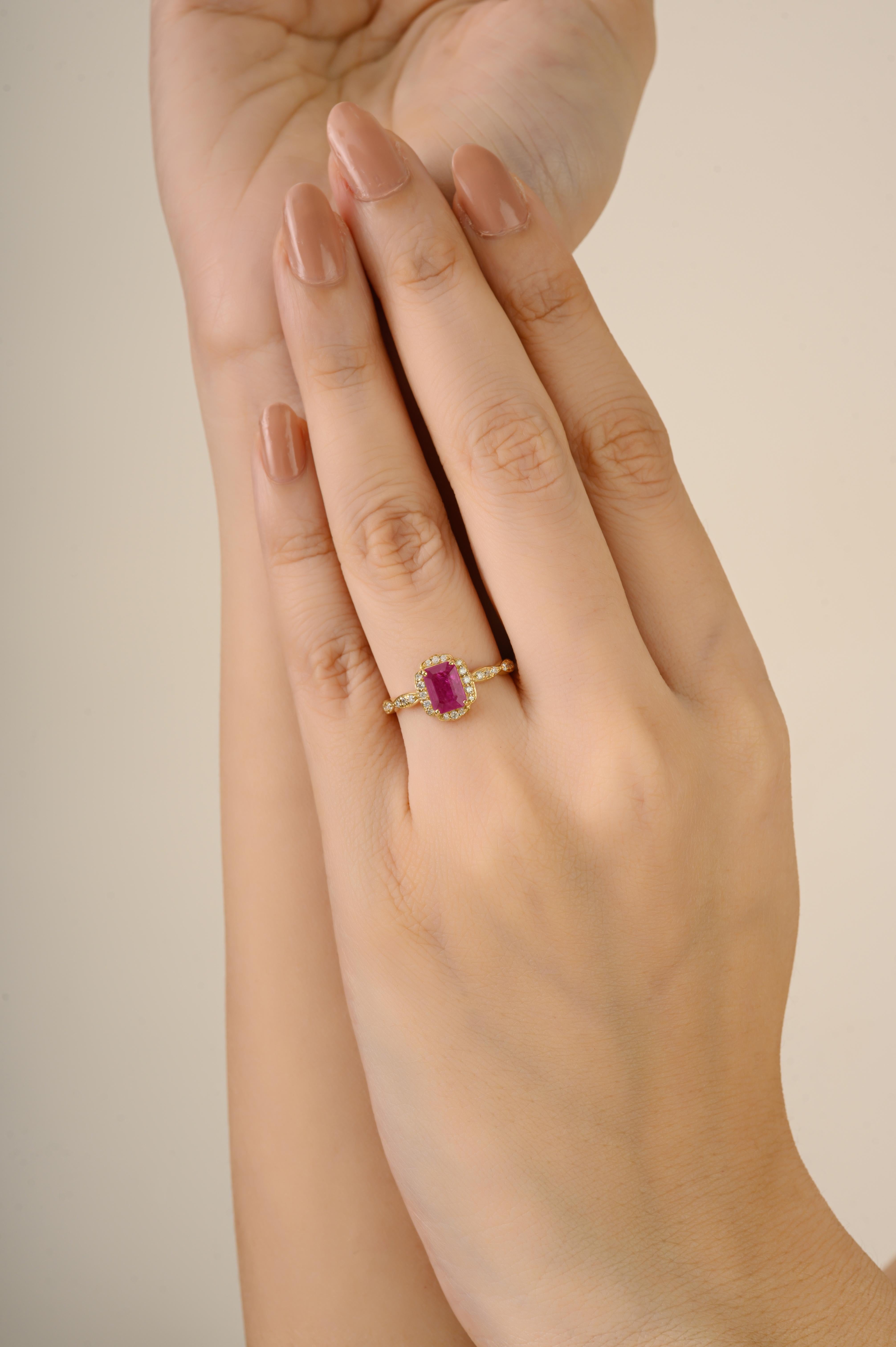 Im Angebot: Vintage inspiriert natürlichen Rubin und Diamant Halo Ring in 14K Gelbgold für Frauen () 4