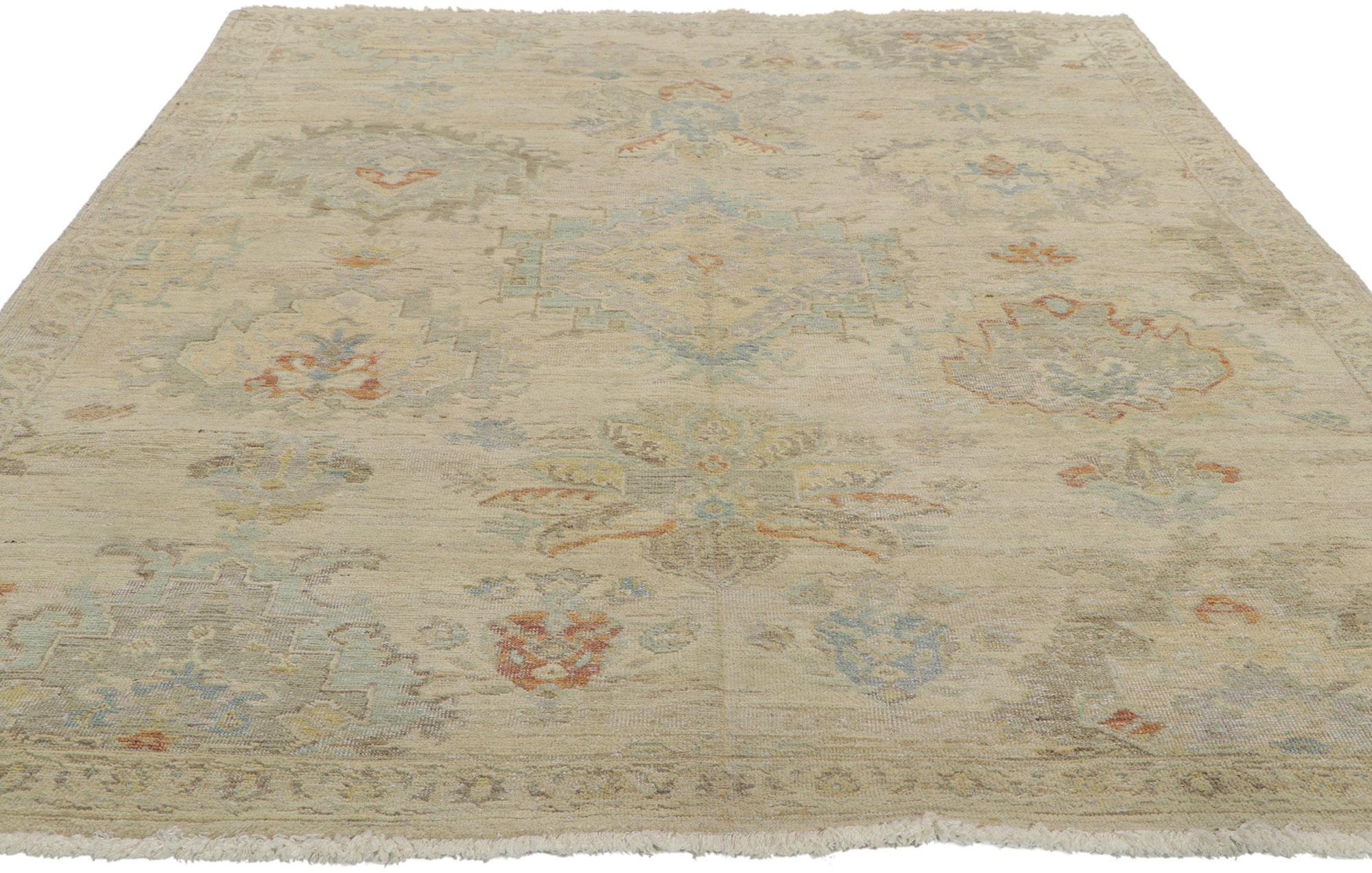 Alfombra Oushak de inspiración vintage Siglo XXI y contemporáneo en venta