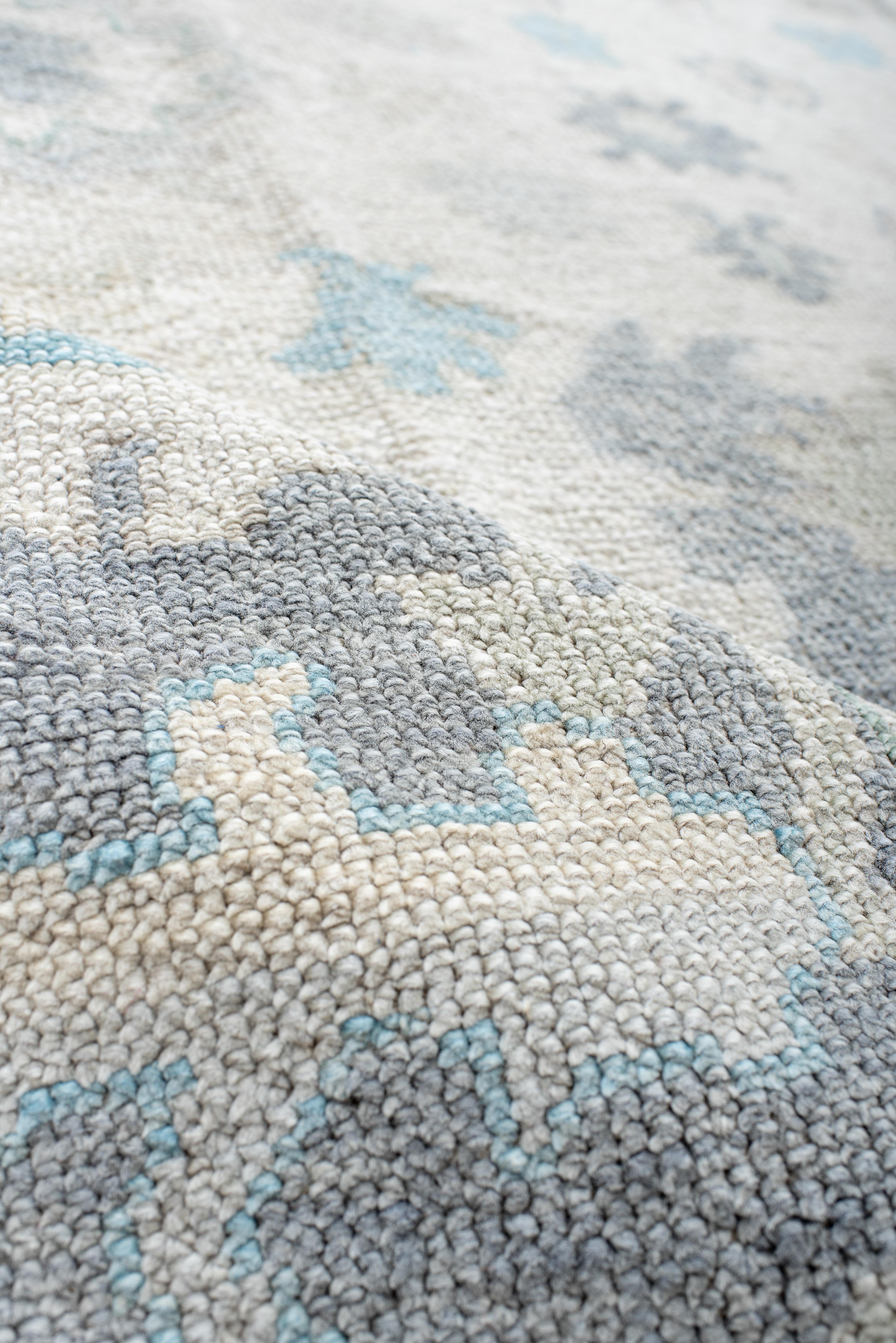 Vintage Inspired Oushak Rug in Faded Ivory and Soft Blues In Excellent Condition For Sale In New York, NY
