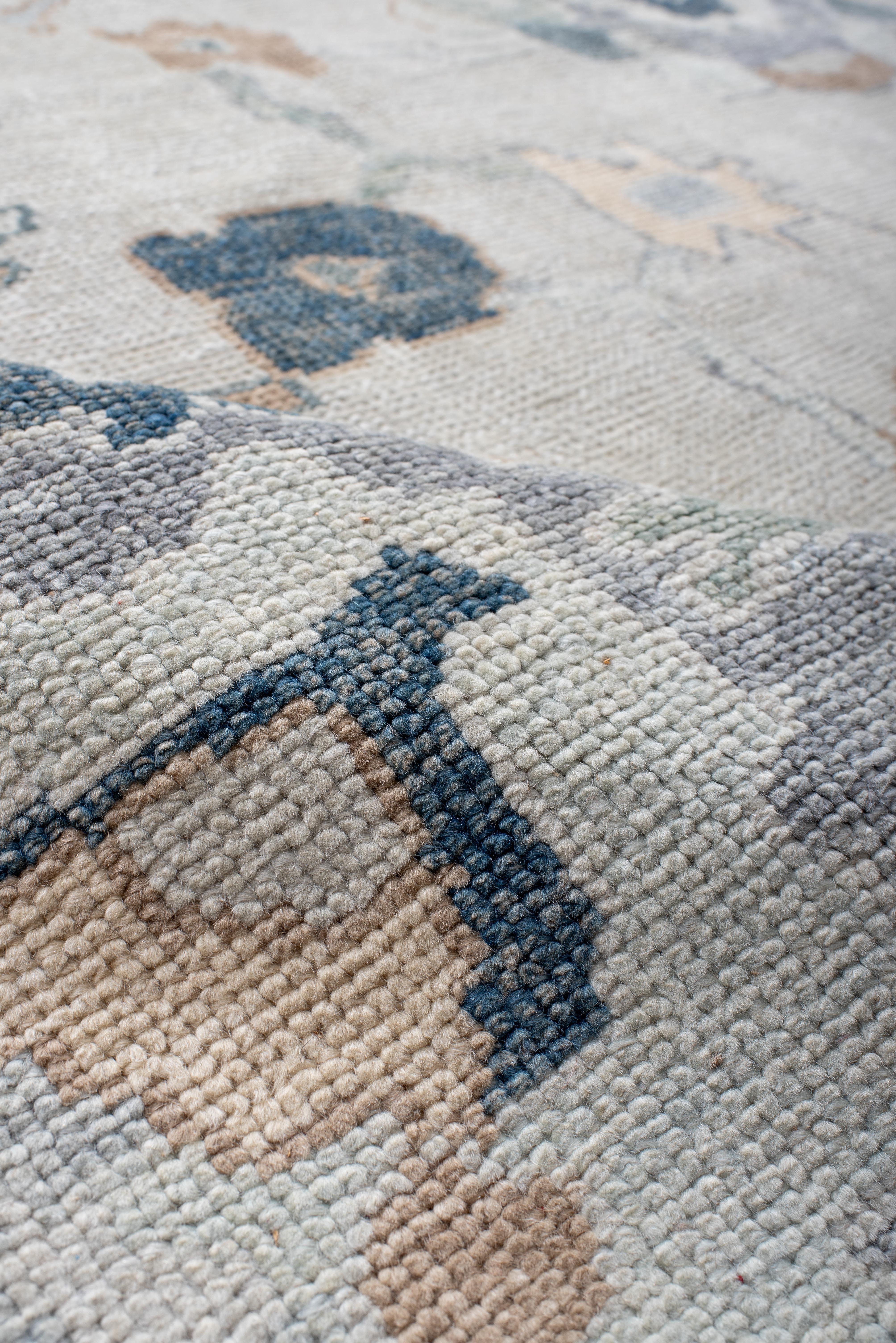Vintage Inspired Oushak Rug in Soft Greys and Muted Earth Tones In Excellent Condition For Sale In New York, NY