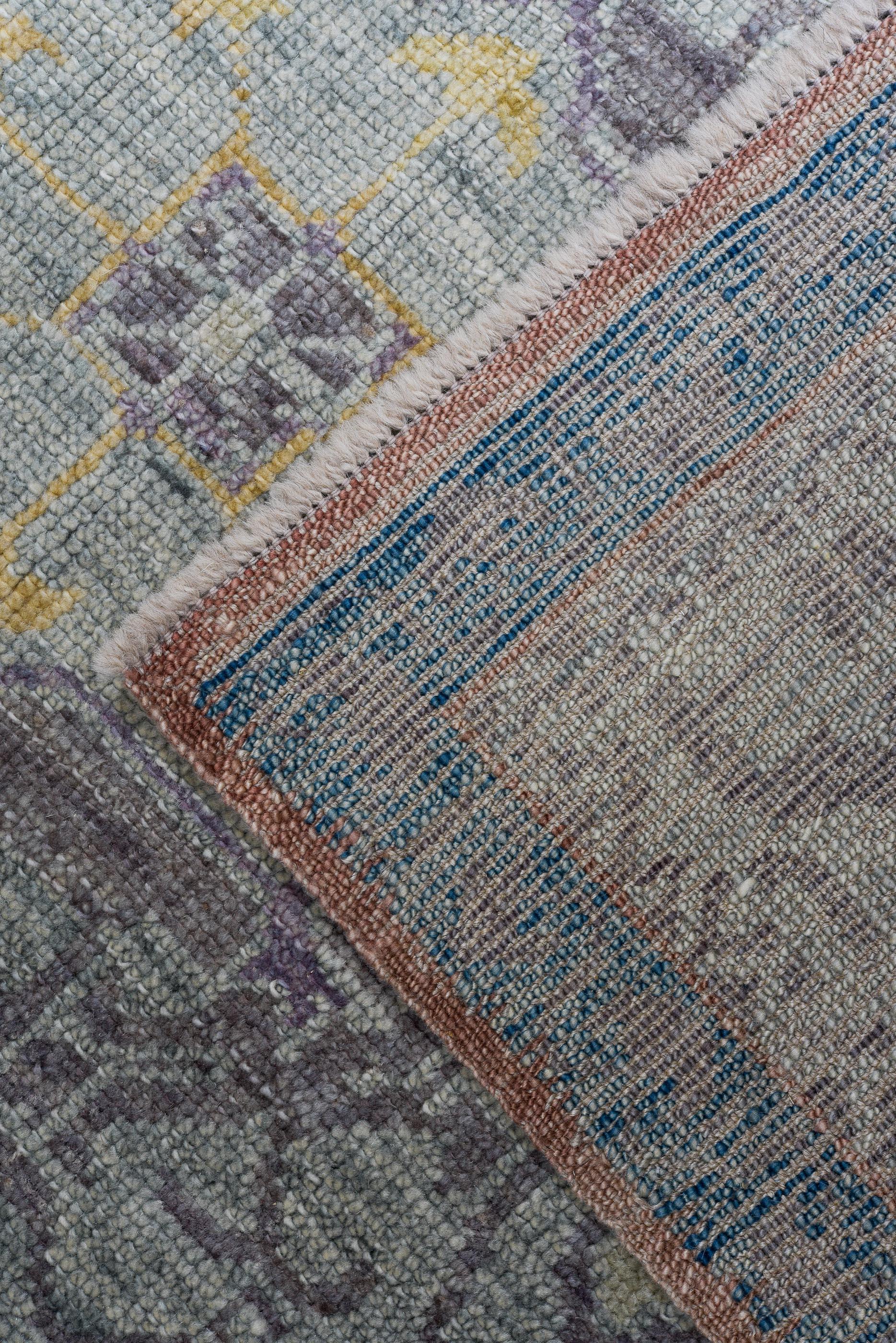 Inspirierter Oushak im Vintage-Stil mit geometrischem Flow (21. Jahrhundert und zeitgenössisch) im Angebot